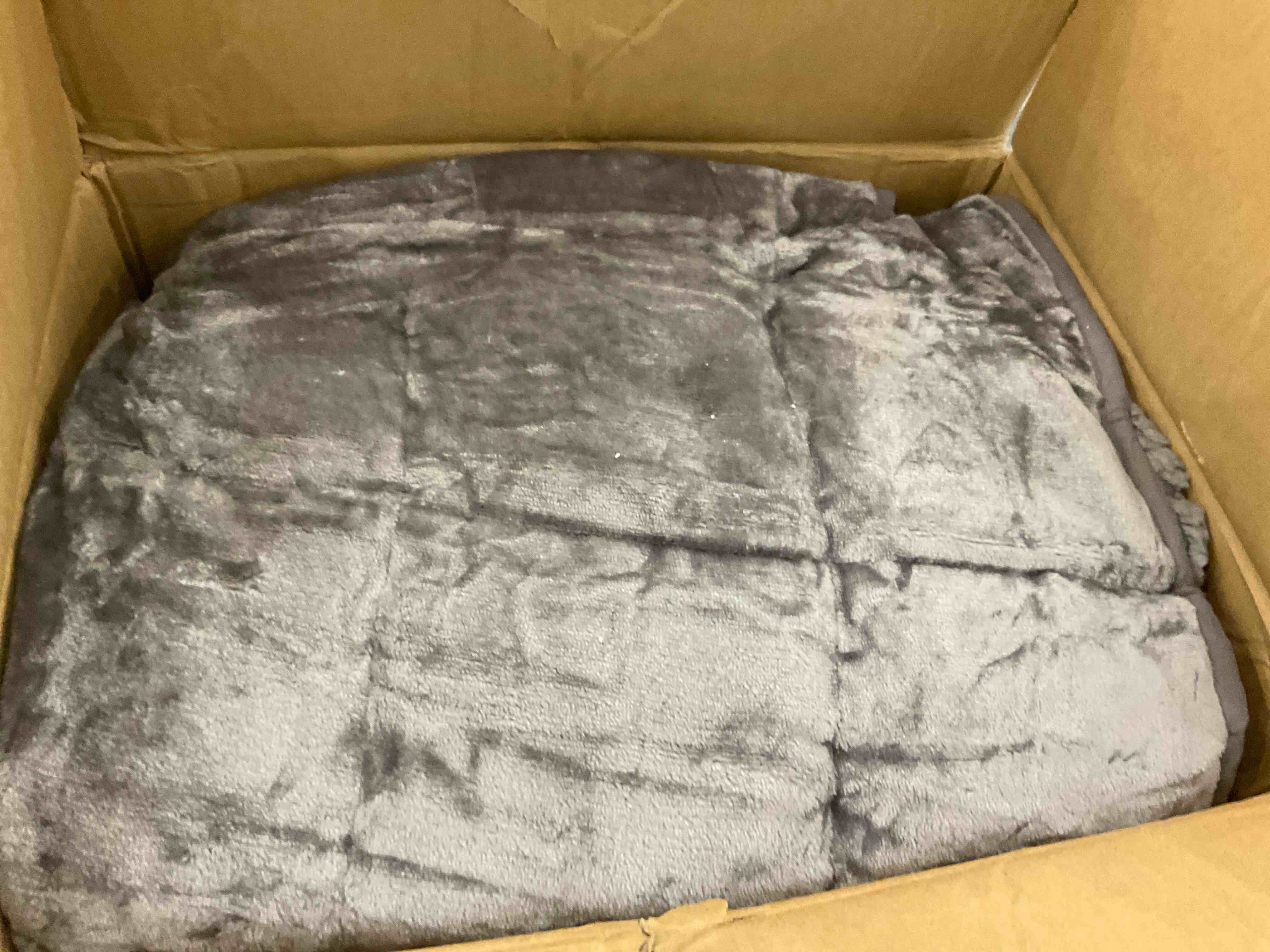 https://s3.amazonaws.com/lotting-images-prod/BargainHunt/EXS01096690_1708713213582.jpeg