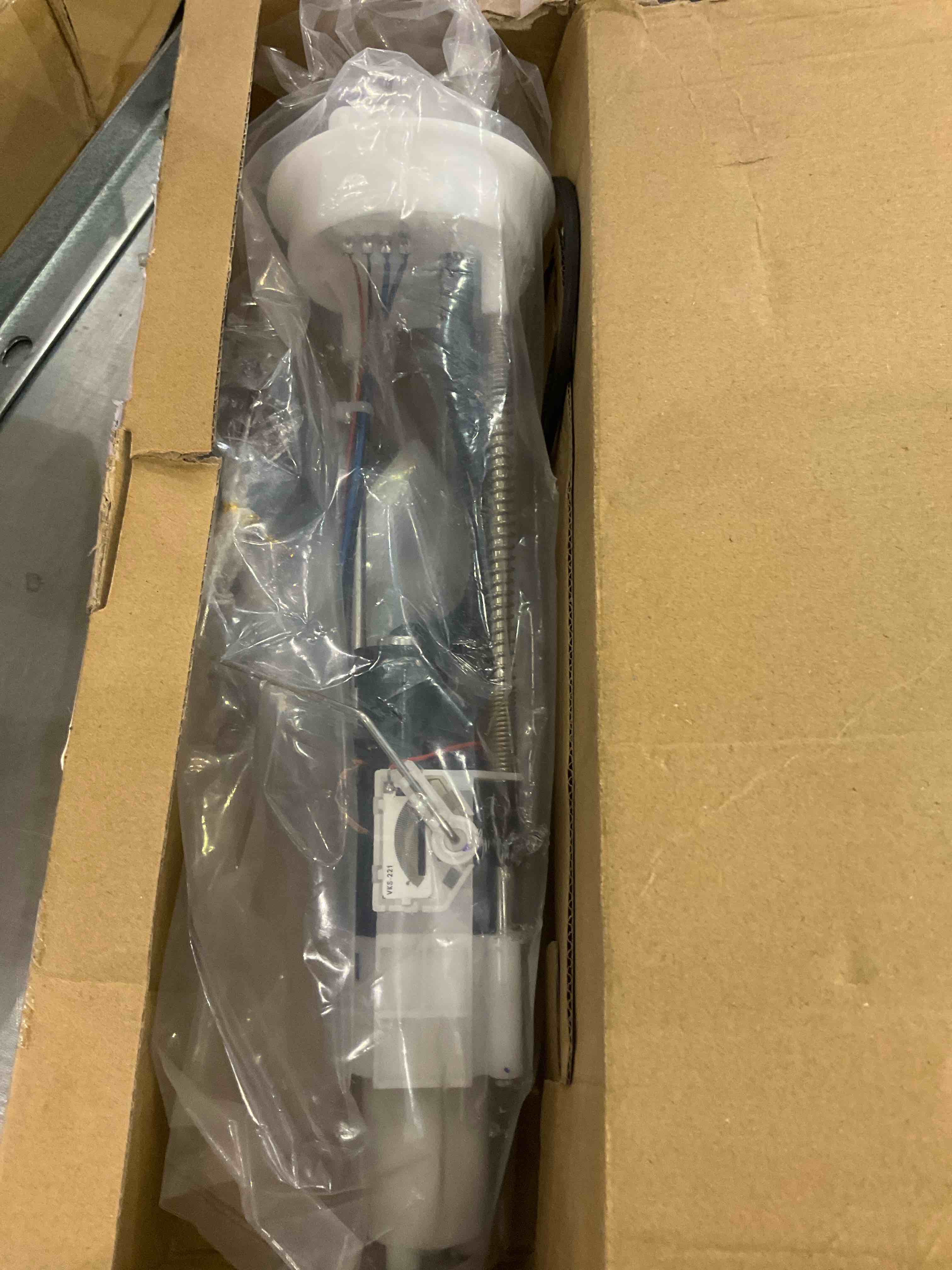 https://s3.amazonaws.com/lotting-images-prod/BargainHunt/EXS01096972_1709046851898.jpeg