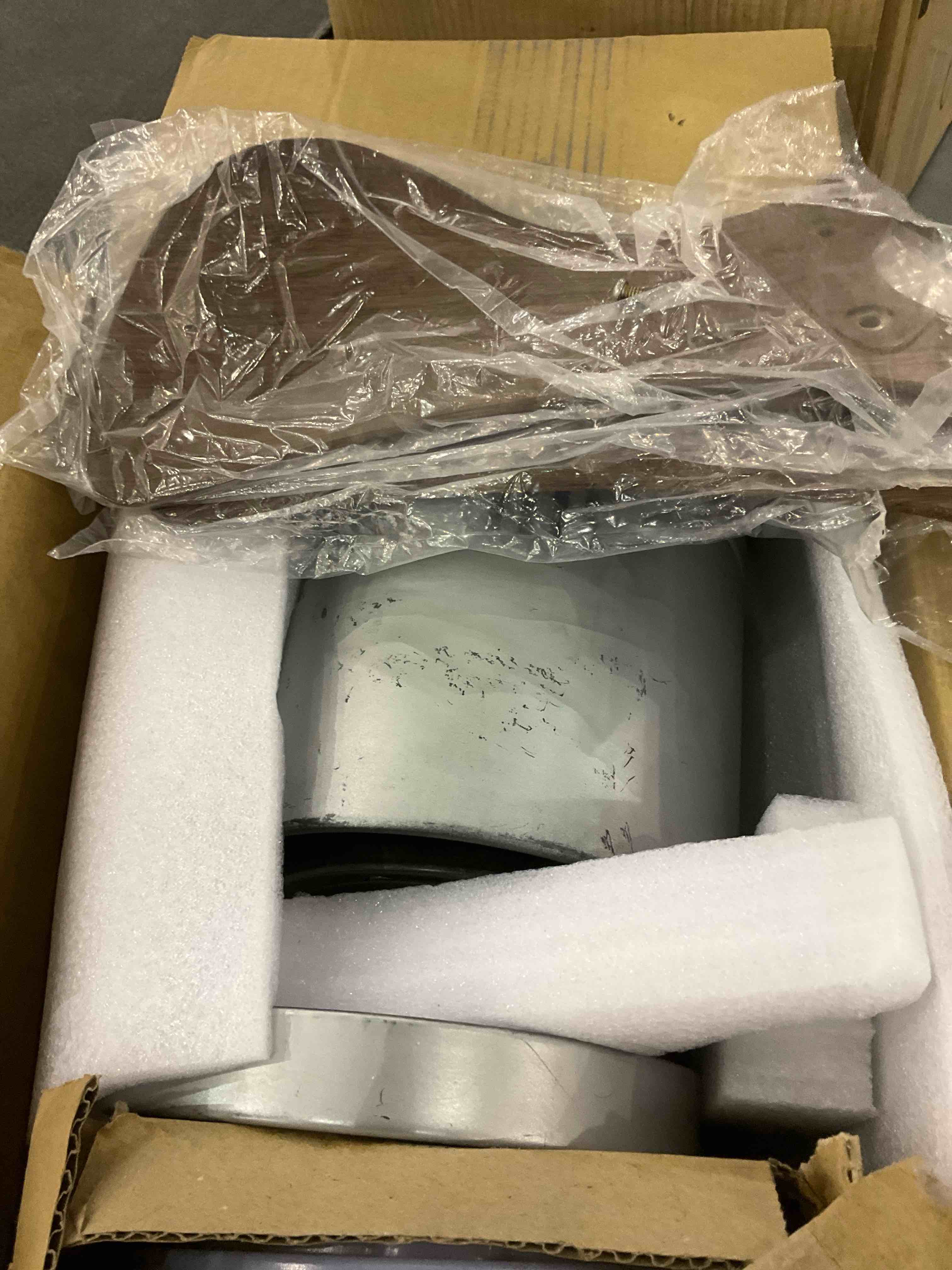 https://s3.amazonaws.com/lotting-images-prod/BargainHunt/EXS01097180_1715168137748.jpeg