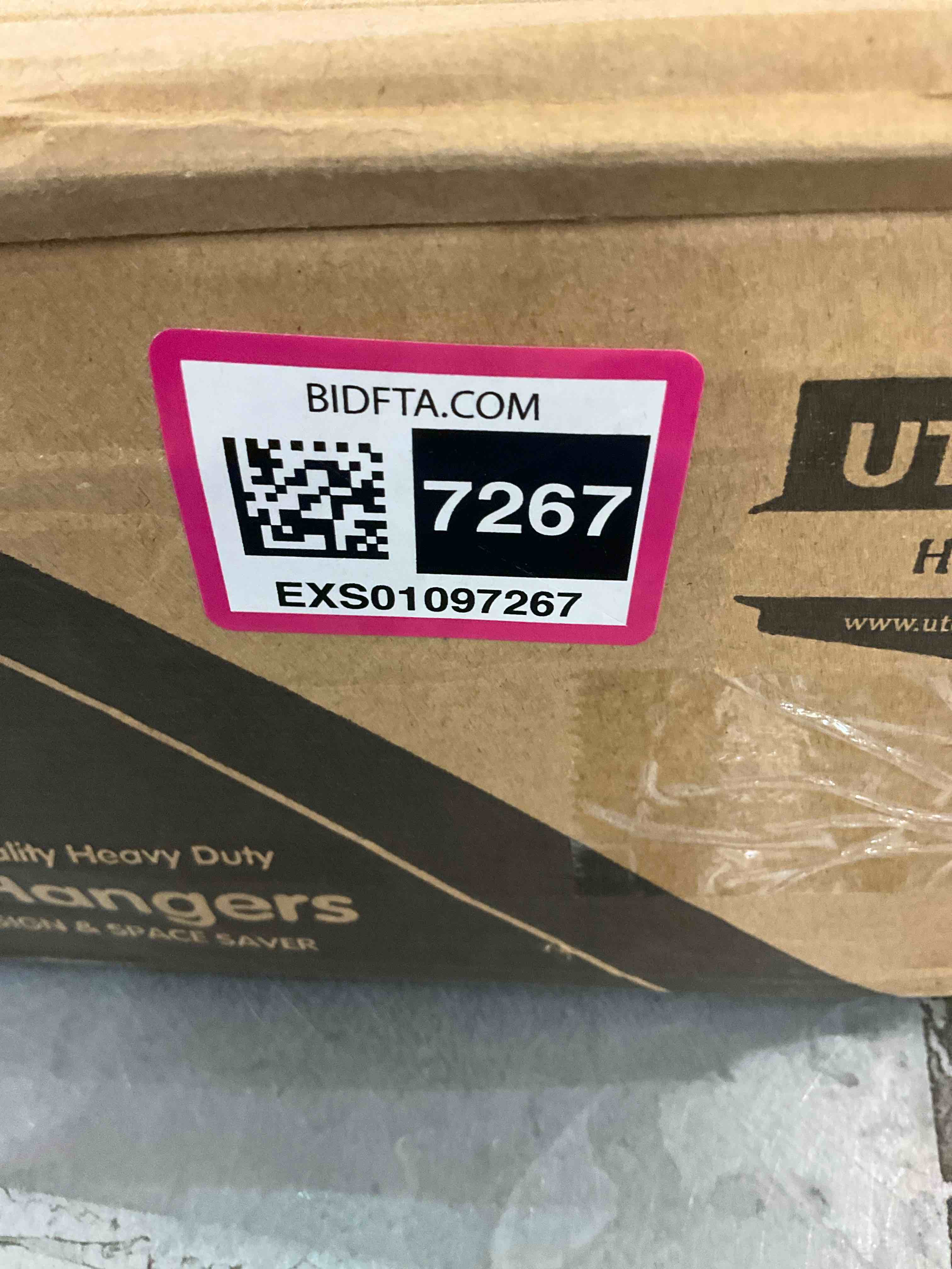 https://s3.amazonaws.com/lotting-images-prod/BargainHunt/EXS01097267_1715186659887.jpeg
