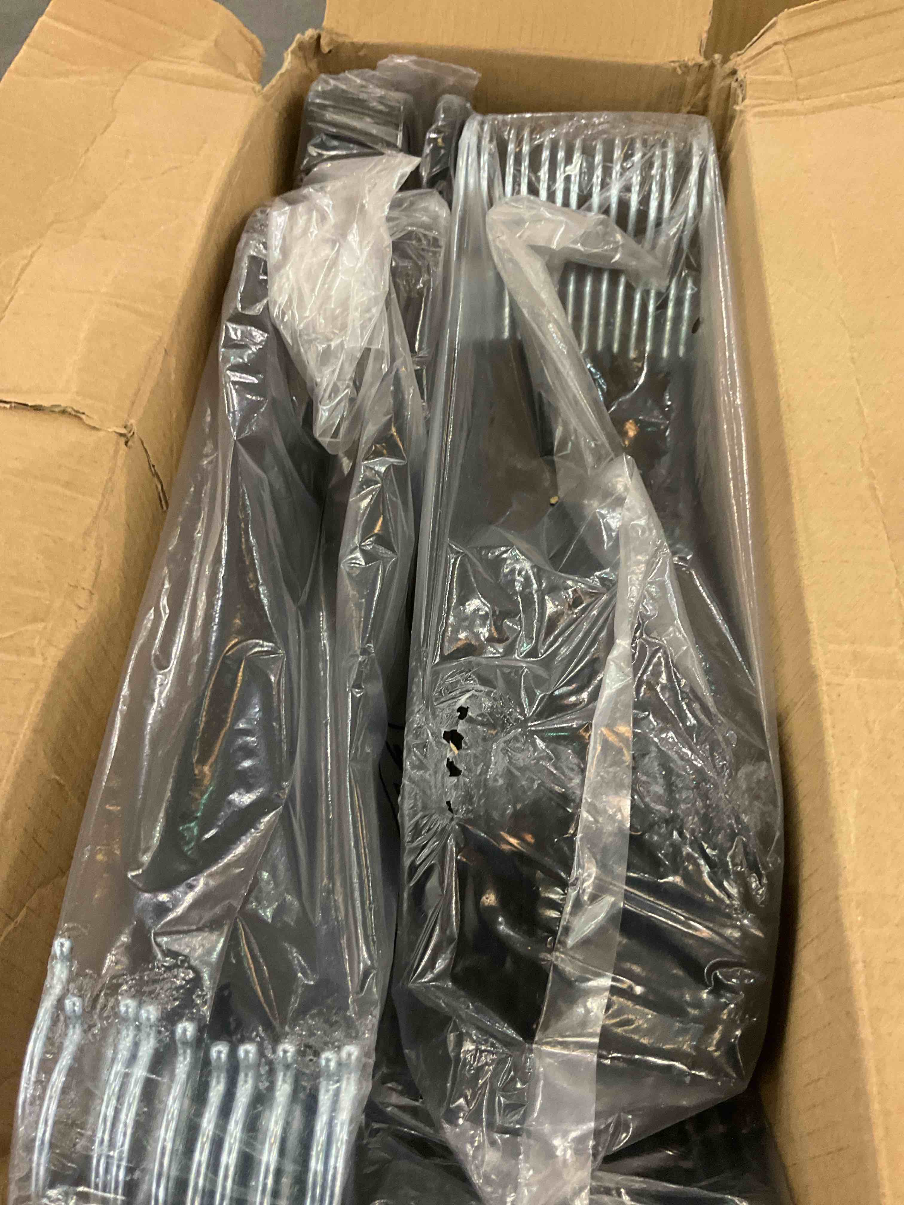 https://s3.amazonaws.com/lotting-images-prod/BargainHunt/EXS01097267_1715186682662.jpeg