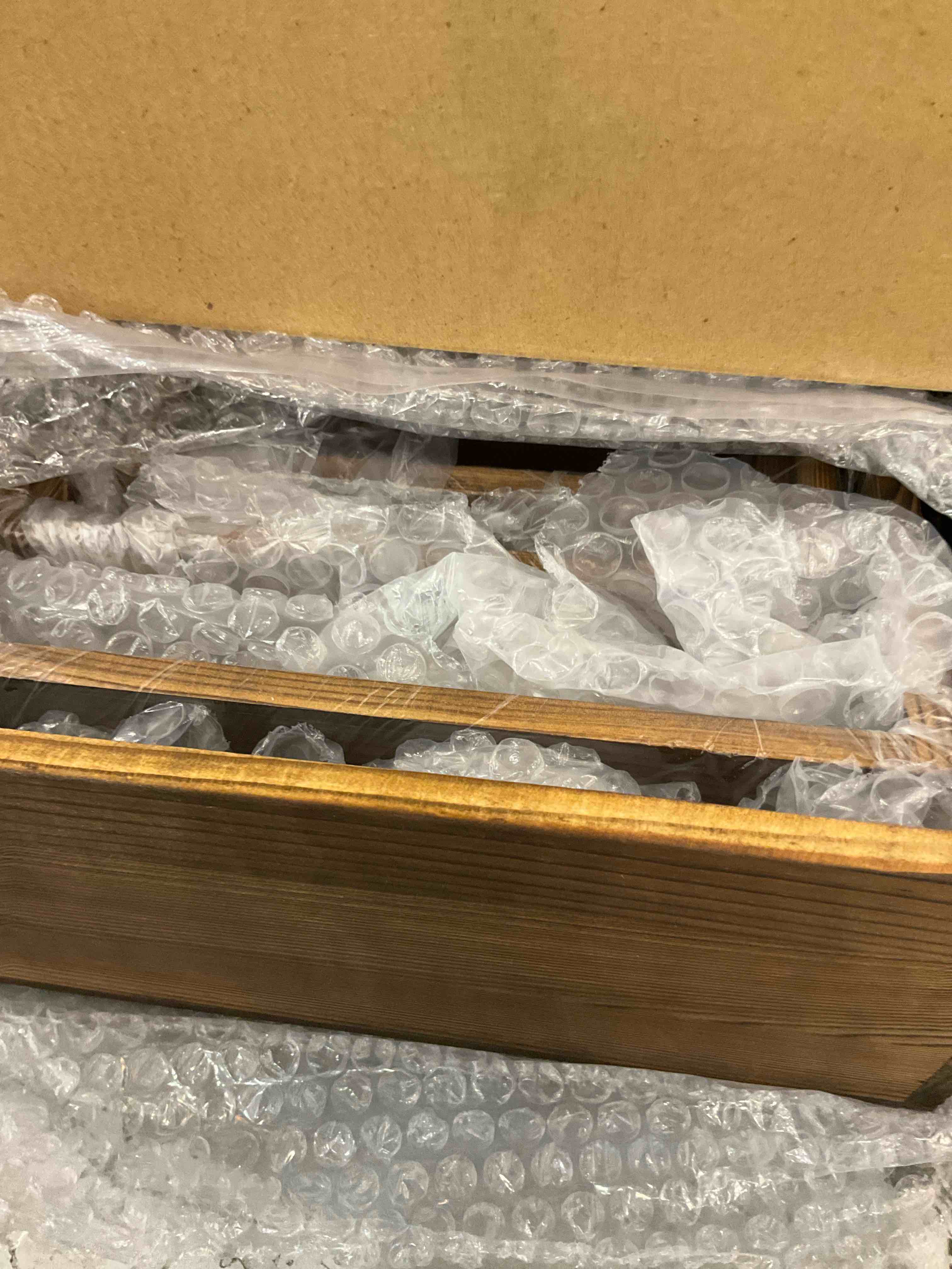 https://s3.amazonaws.com/lotting-images-prod/BargainHunt/EXS01097297_1715193017432.jpeg