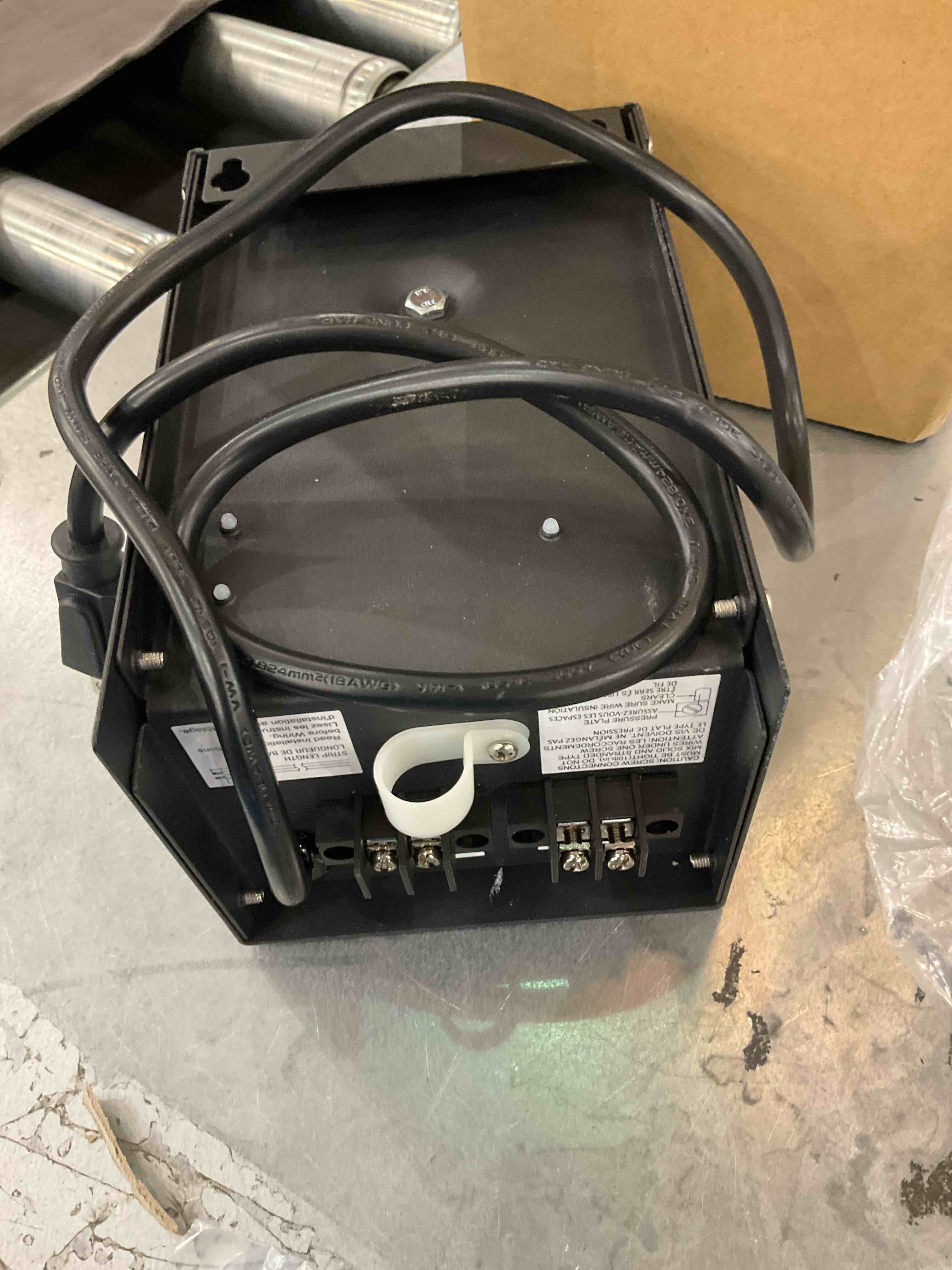 https://s3.amazonaws.com/lotting-images-prod/BargainHunt/EXS01097404_1715267565365.jpeg