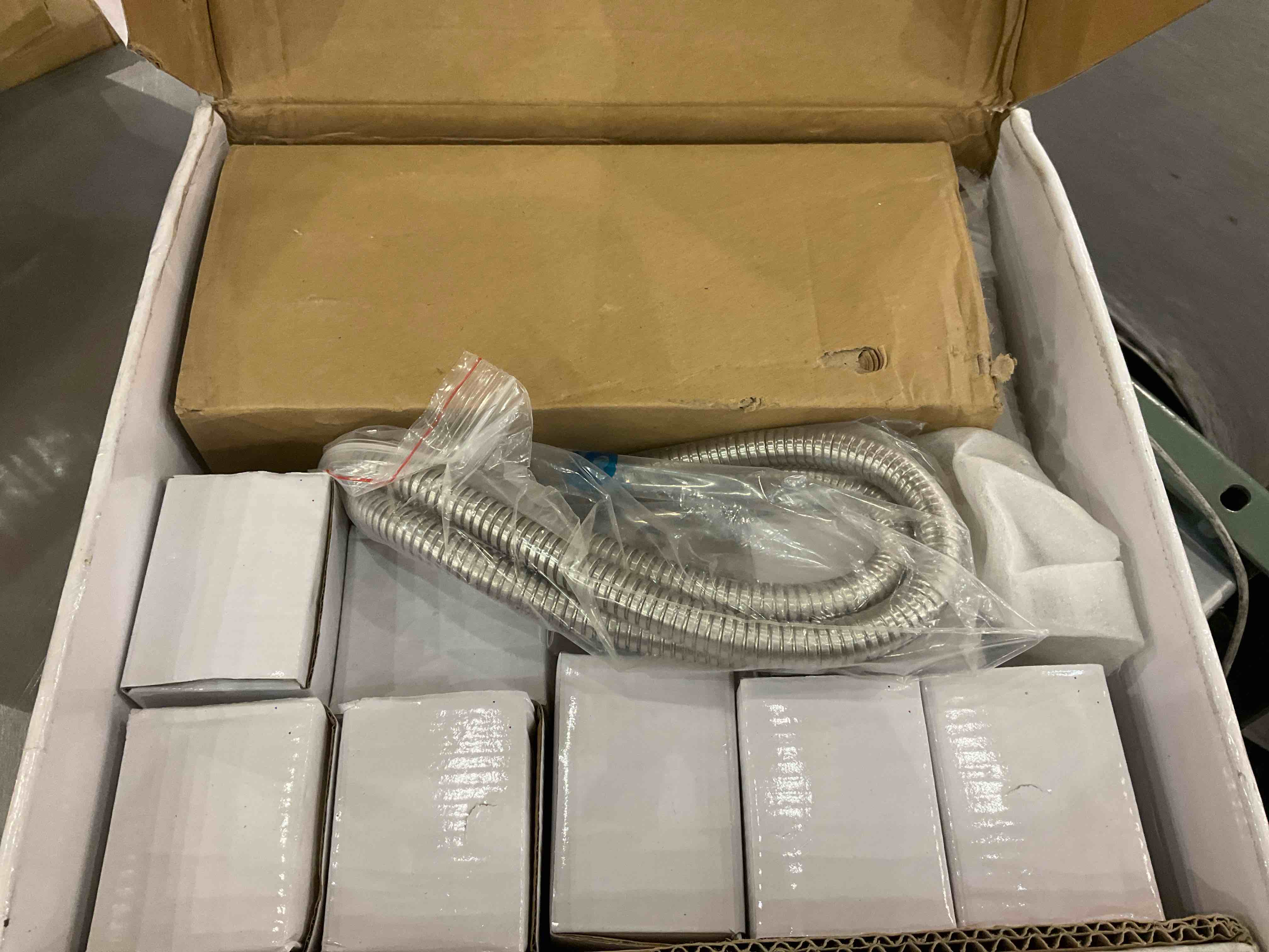https://s3.amazonaws.com/lotting-images-prod/BargainHunt/EXS01097550_1708523533844.jpeg