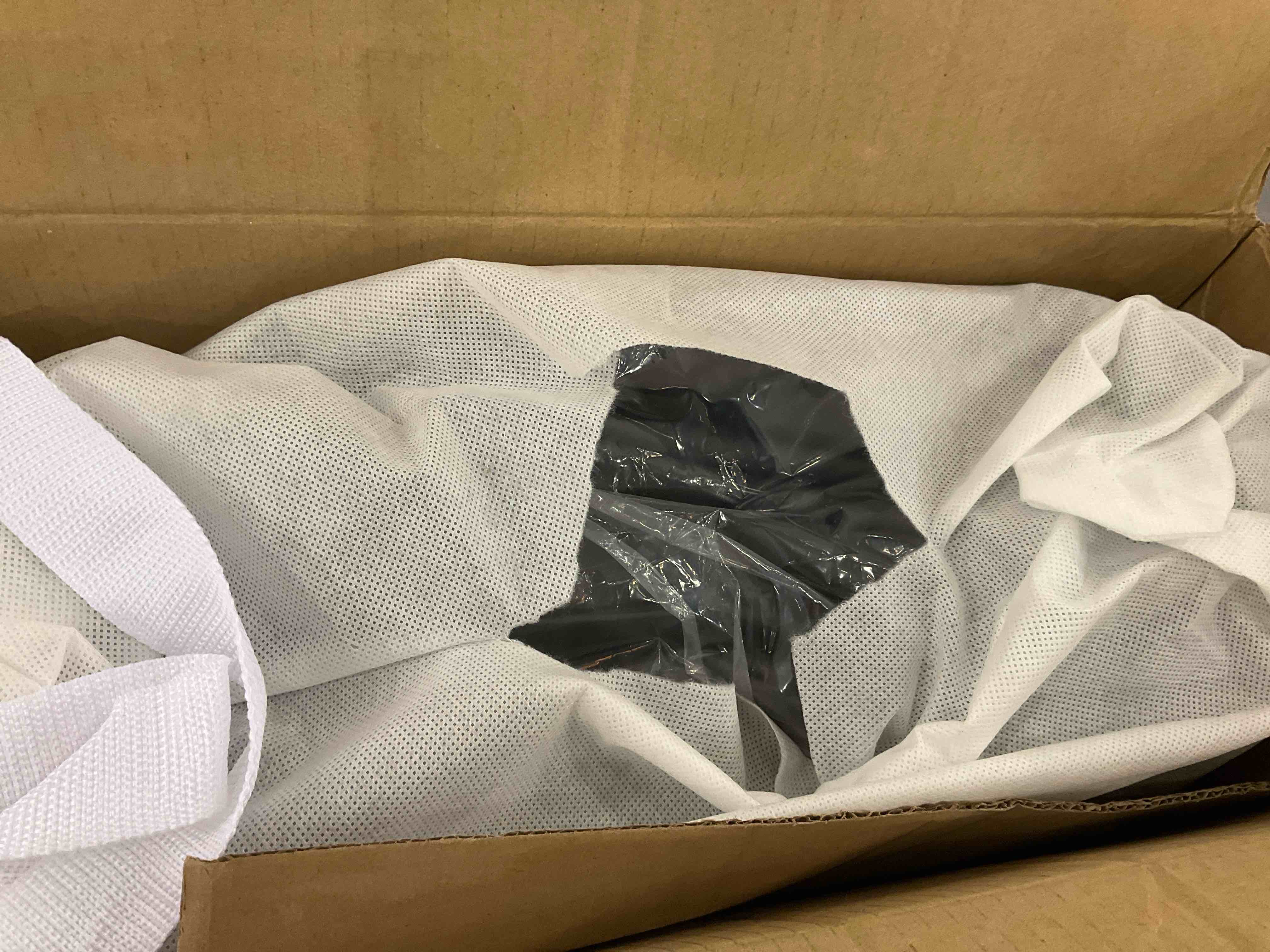 https://s3.amazonaws.com/lotting-images-prod/BargainHunt/EXS01097584_1708533429455.jpeg