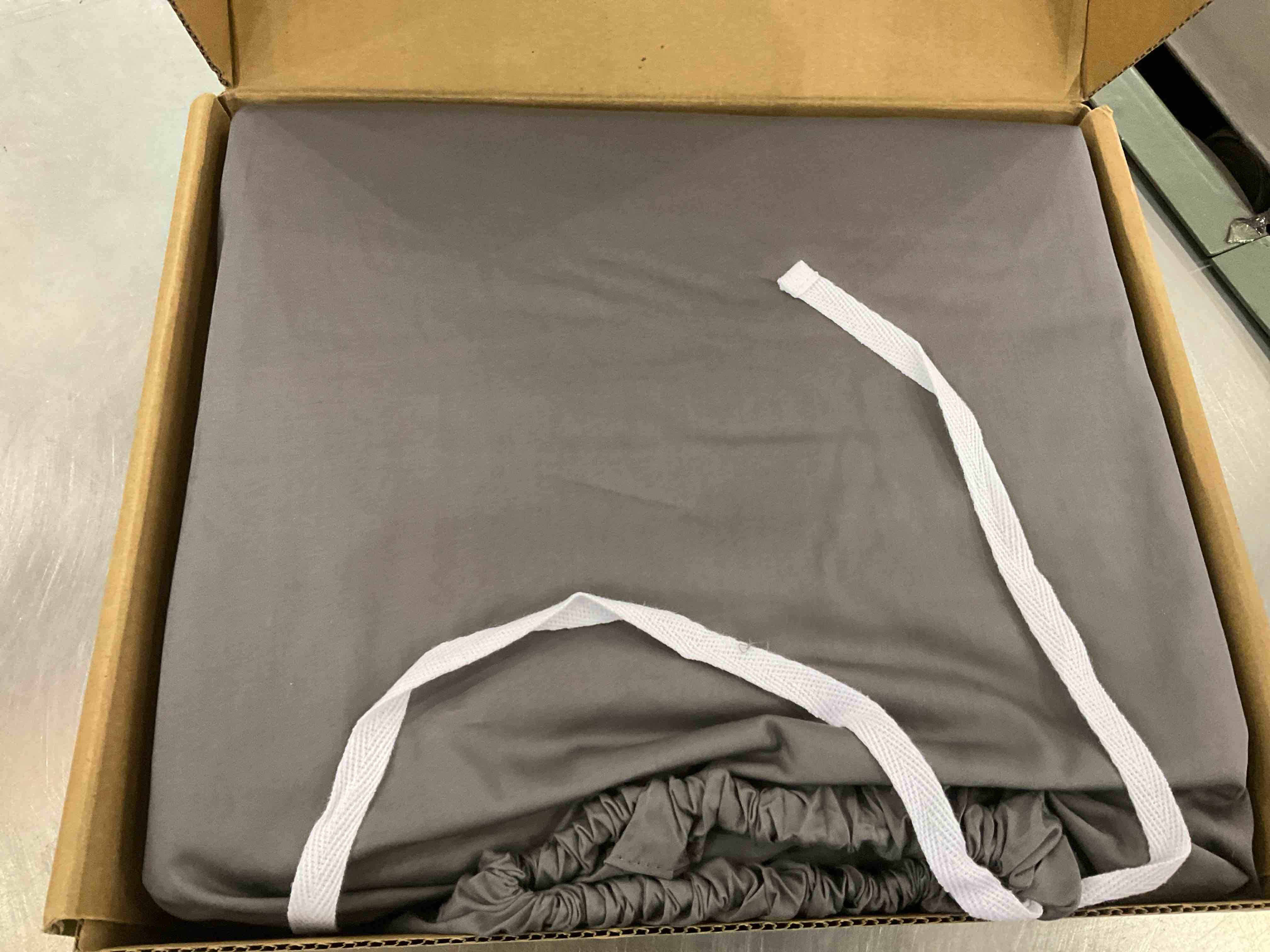 https://s3.amazonaws.com/lotting-images-prod/BargainHunt/EXS01097622_1708543888764.jpeg