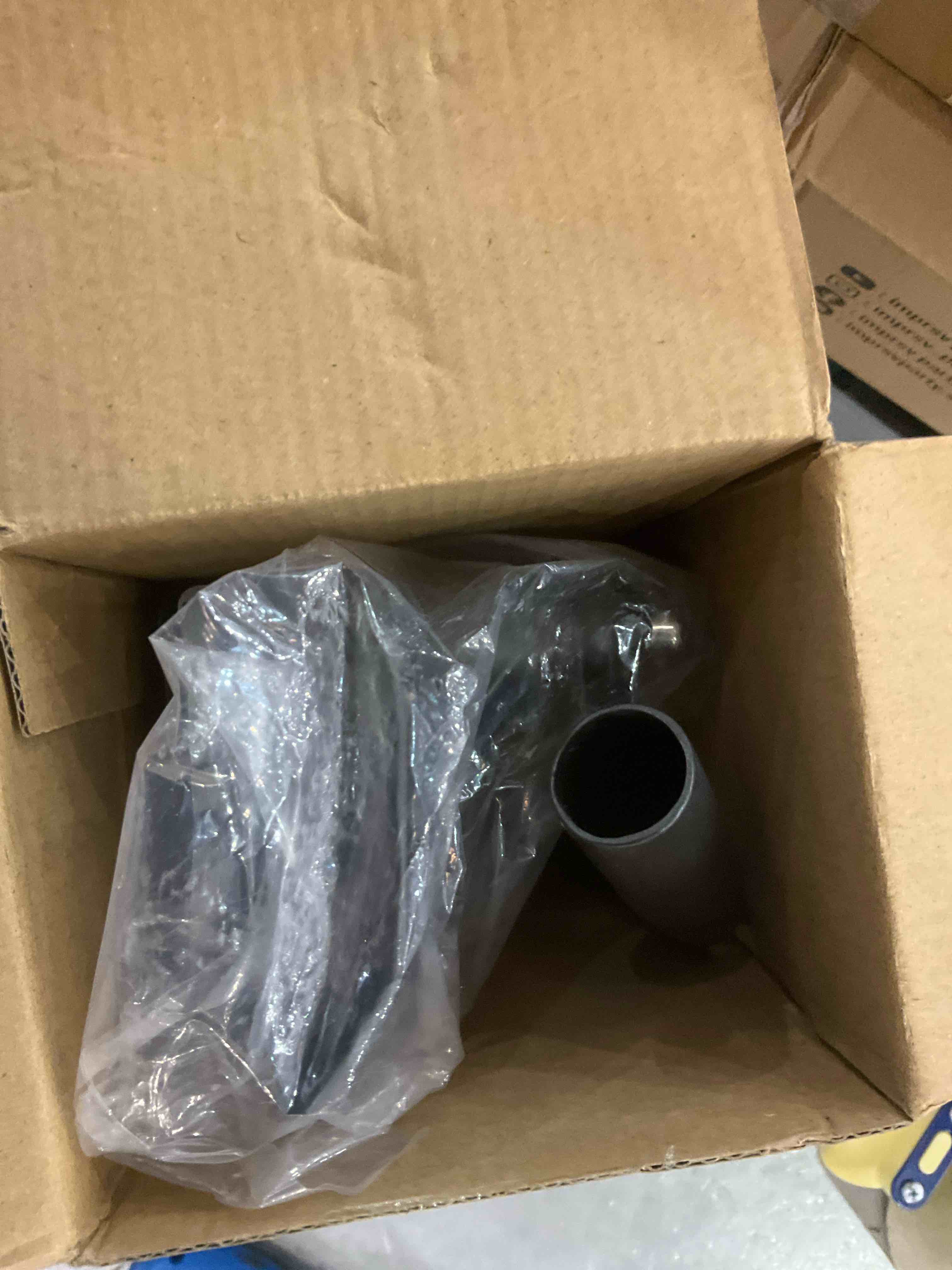 https://s3.amazonaws.com/lotting-images-prod/BargainHunt/EXS01098121_1709045324583.jpeg