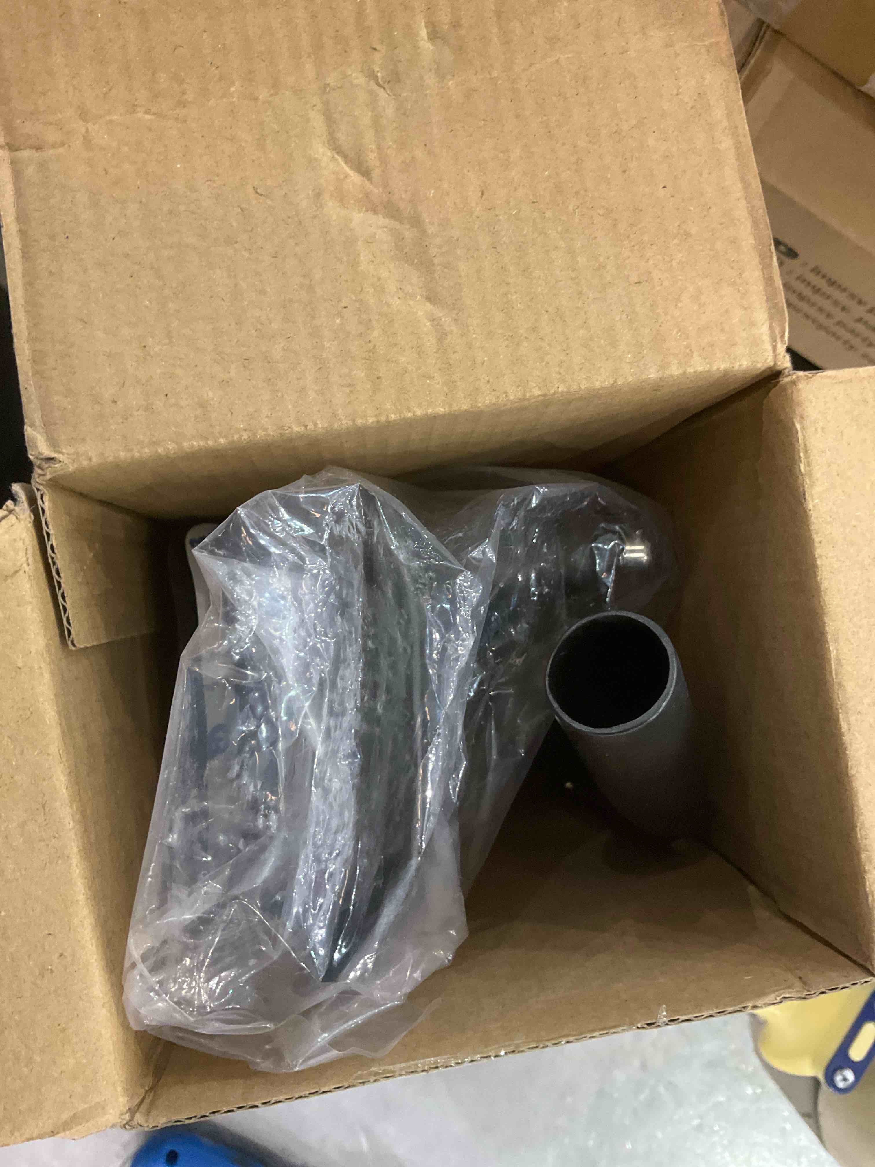 https://s3.amazonaws.com/lotting-images-prod/BargainHunt/EXS01098121_1709045326540.jpeg