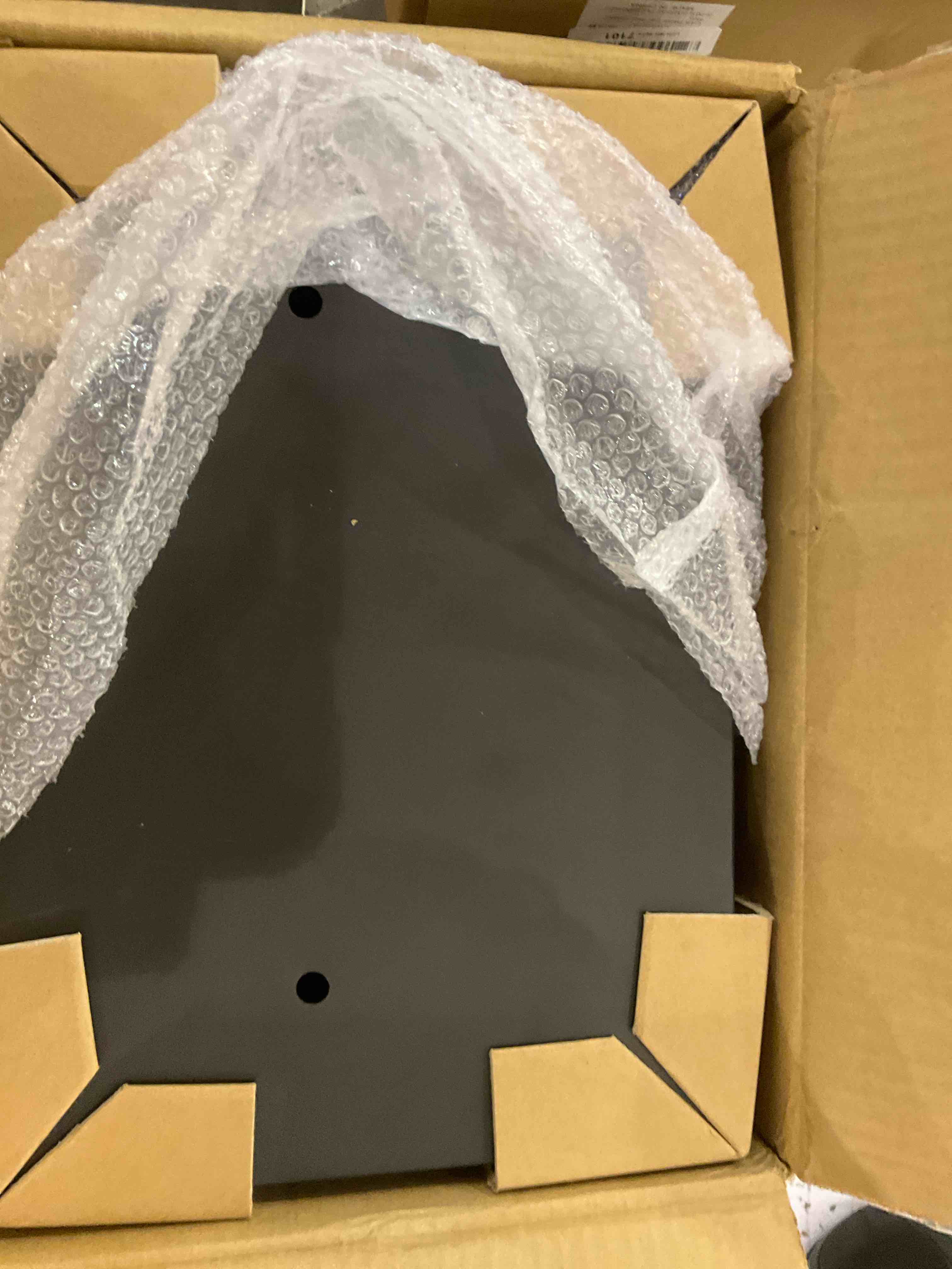 https://s3.amazonaws.com/lotting-images-prod/BargainHunt/EXS01098287_1709064603407.jpeg