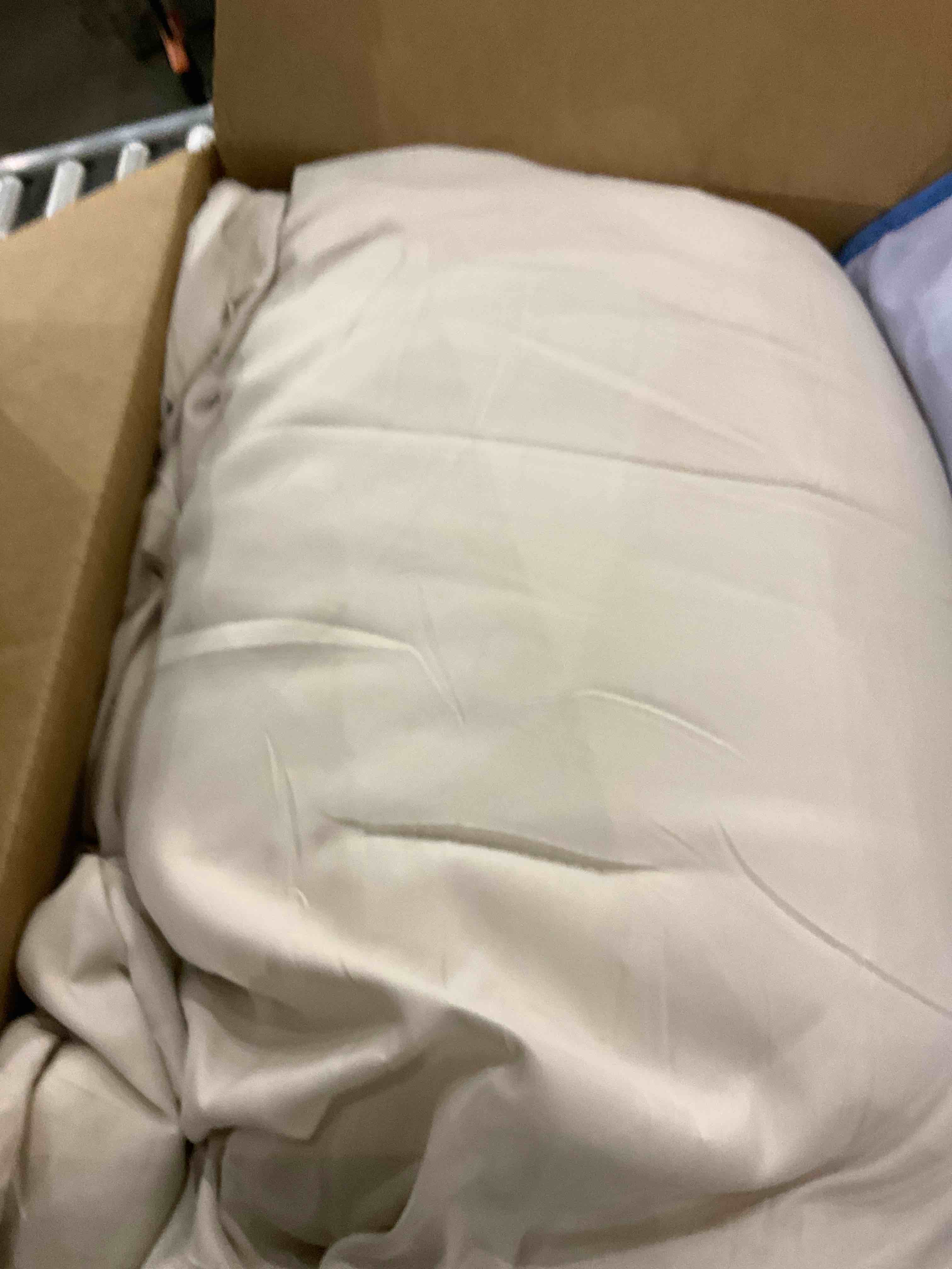 https://s3.amazonaws.com/lotting-images-prod/BargainHunt/EXS01098335_1709126117522.jpeg