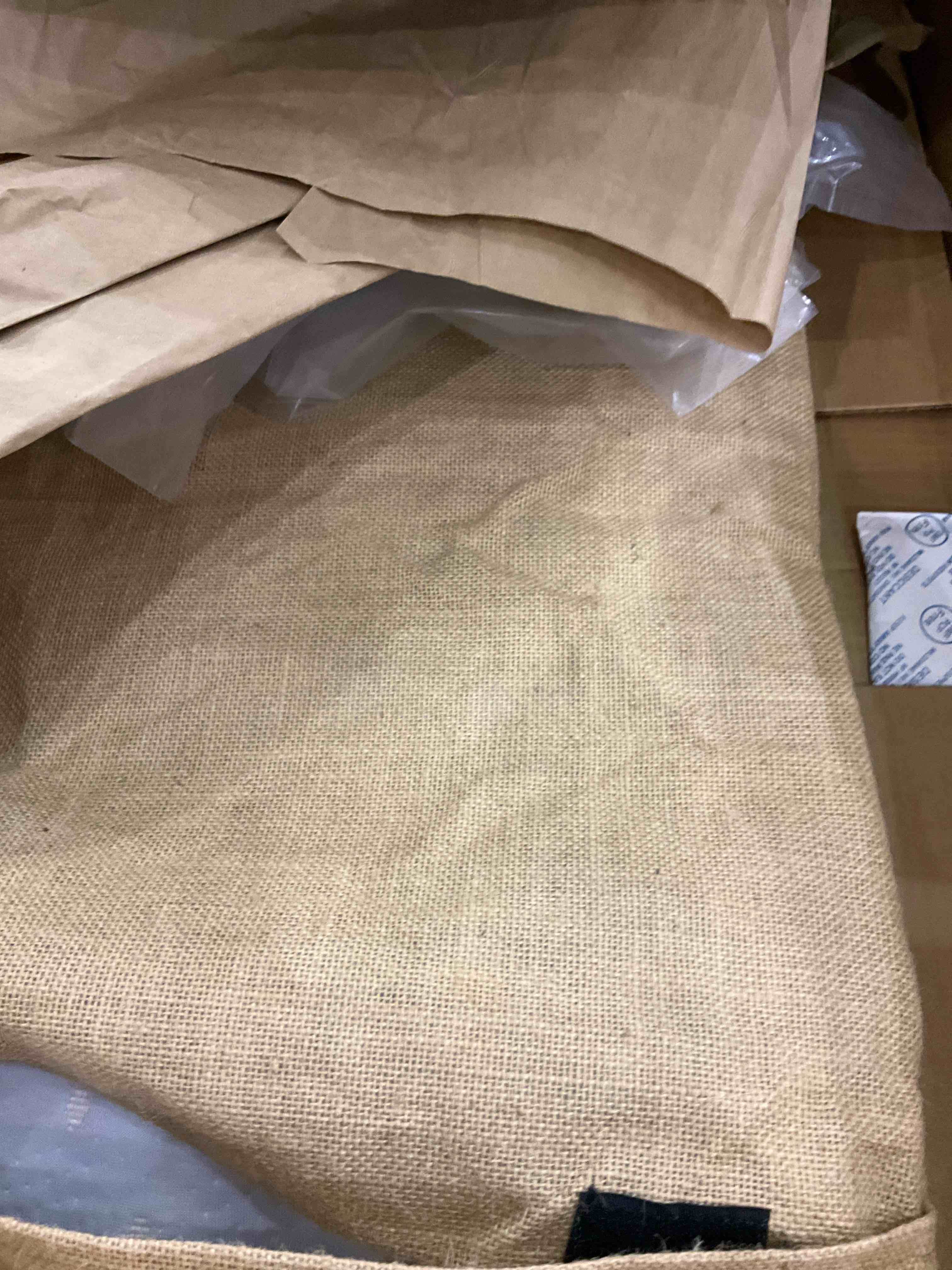 https://s3.amazonaws.com/lotting-images-prod/BargainHunt/EXS01098563_1715970893196.jpeg