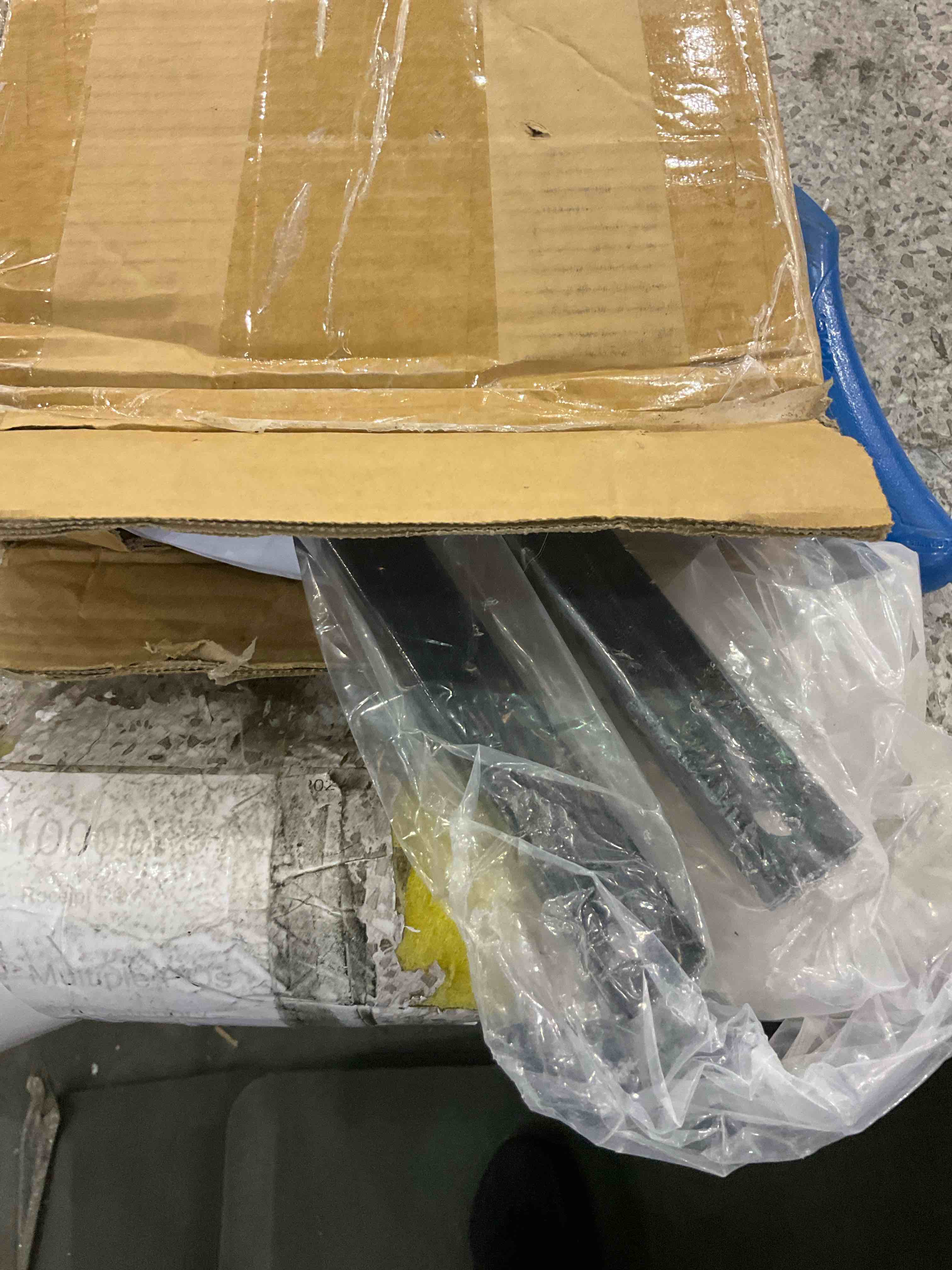 https://s3.amazonaws.com/lotting-images-prod/BargainHunt/EXS01098565_1715971062880.jpeg