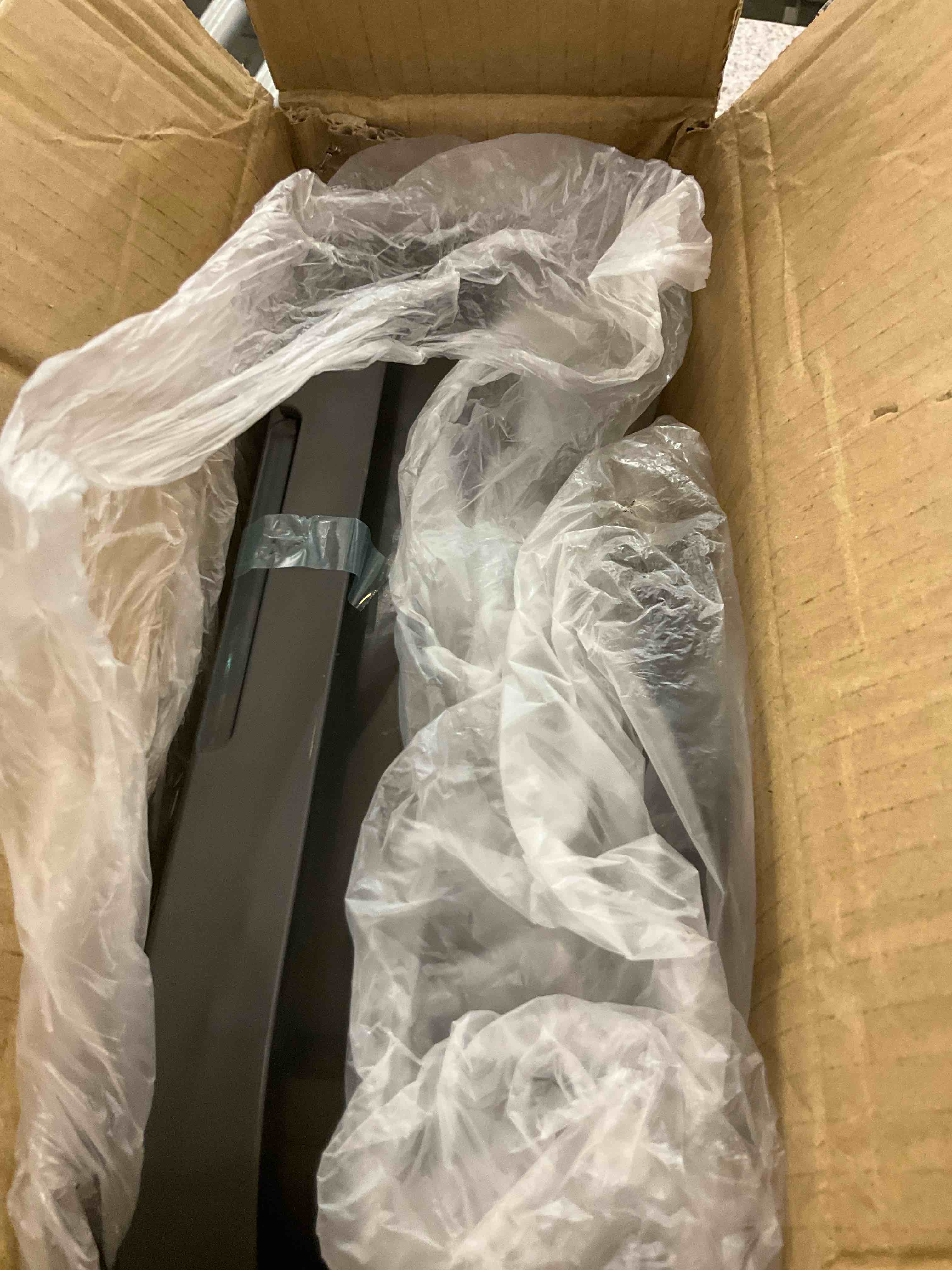 https://s3.amazonaws.com/lotting-images-prod/BargainHunt/EXS01098681_1716216112624.jpeg