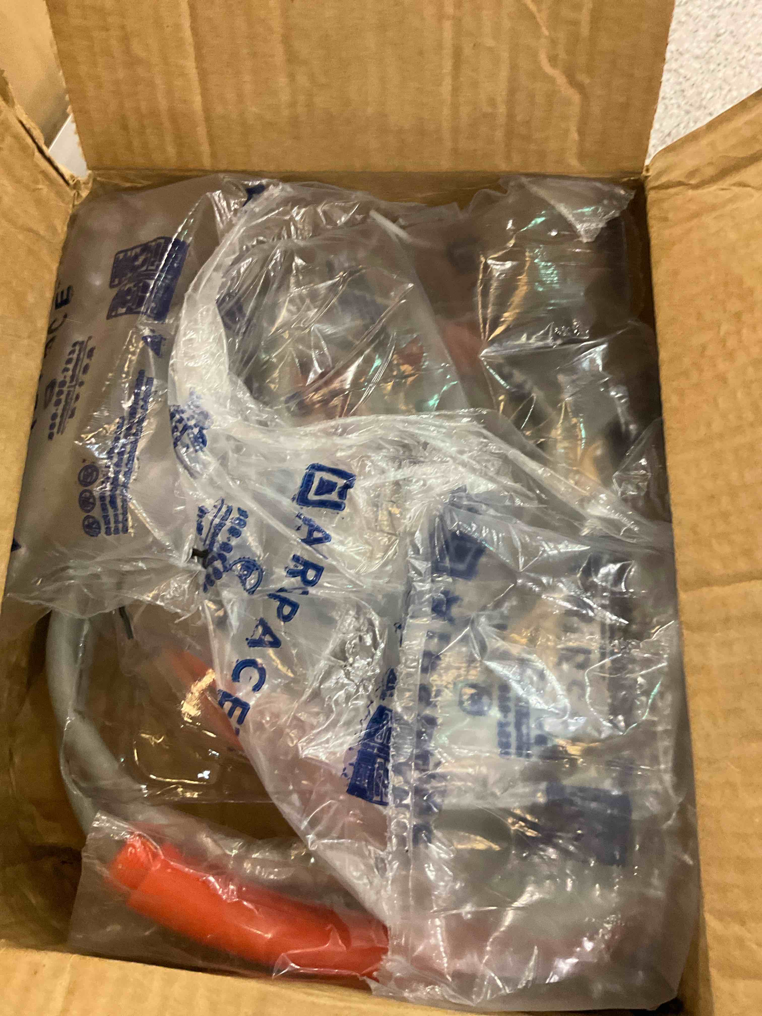 https://s3.amazonaws.com/lotting-images-prod/BargainHunt/EXS01098684_1716216549516.jpeg