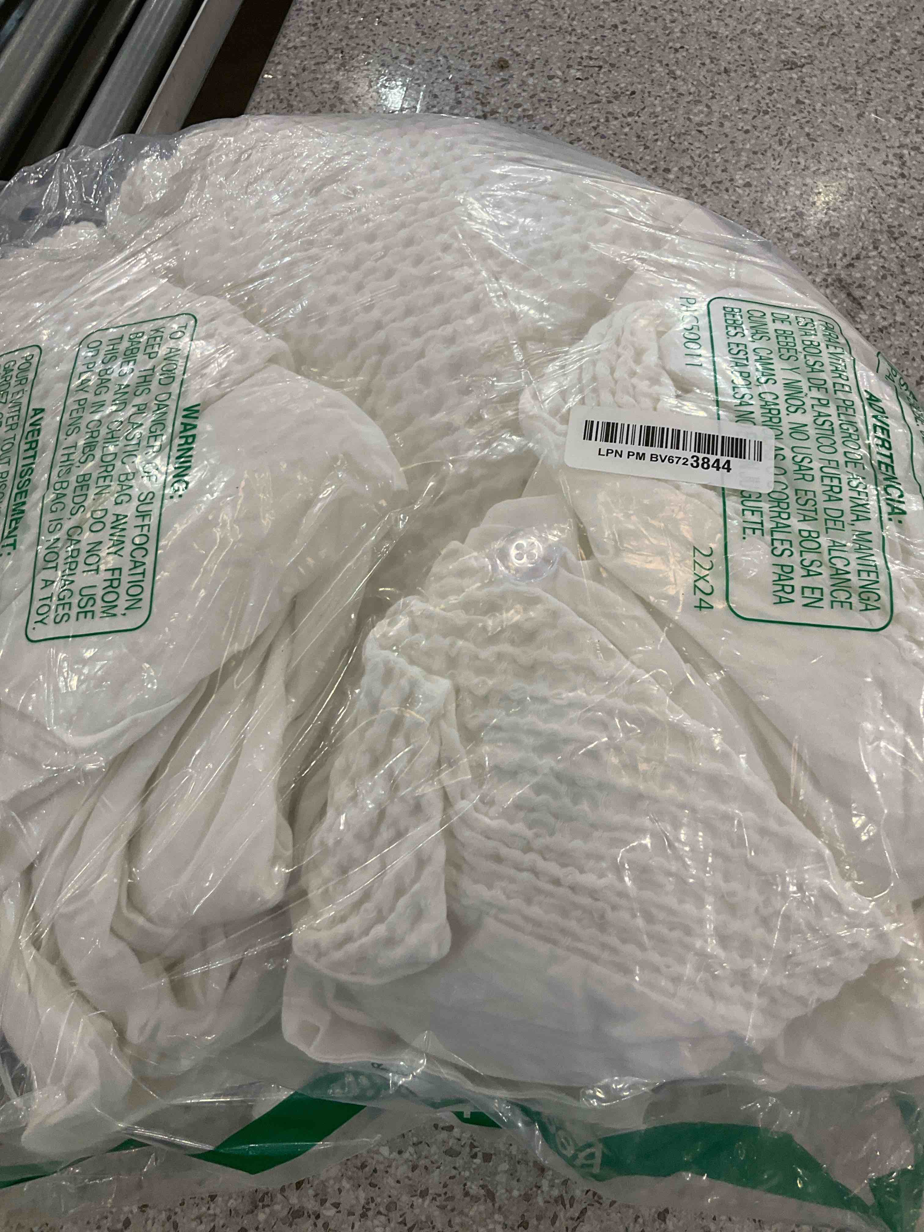 https://s3.amazonaws.com/lotting-images-prod/BargainHunt/EXS01098721_1716220059860.jpeg