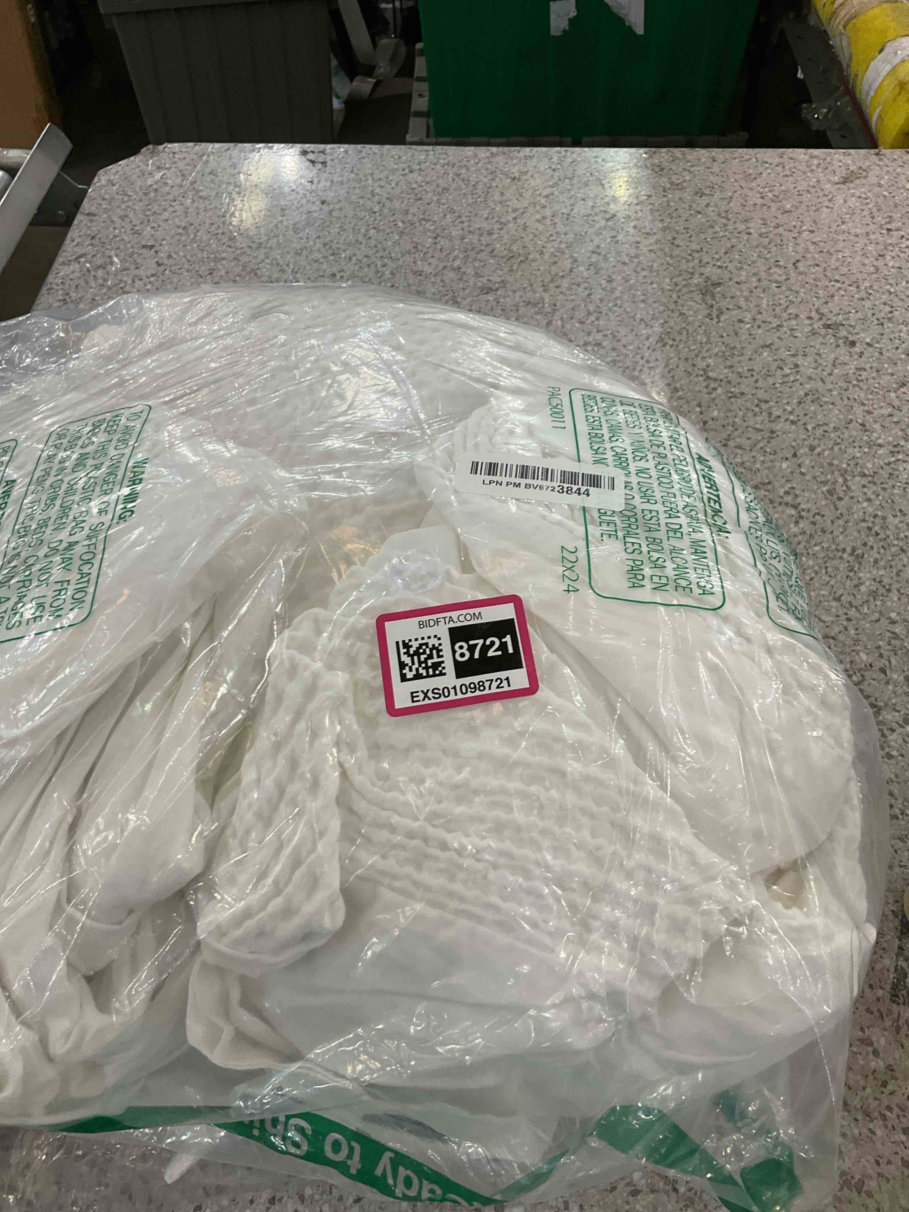 https://s3.amazonaws.com/lotting-images-prod/BargainHunt/EXS01098721_1716220069348.jpeg
