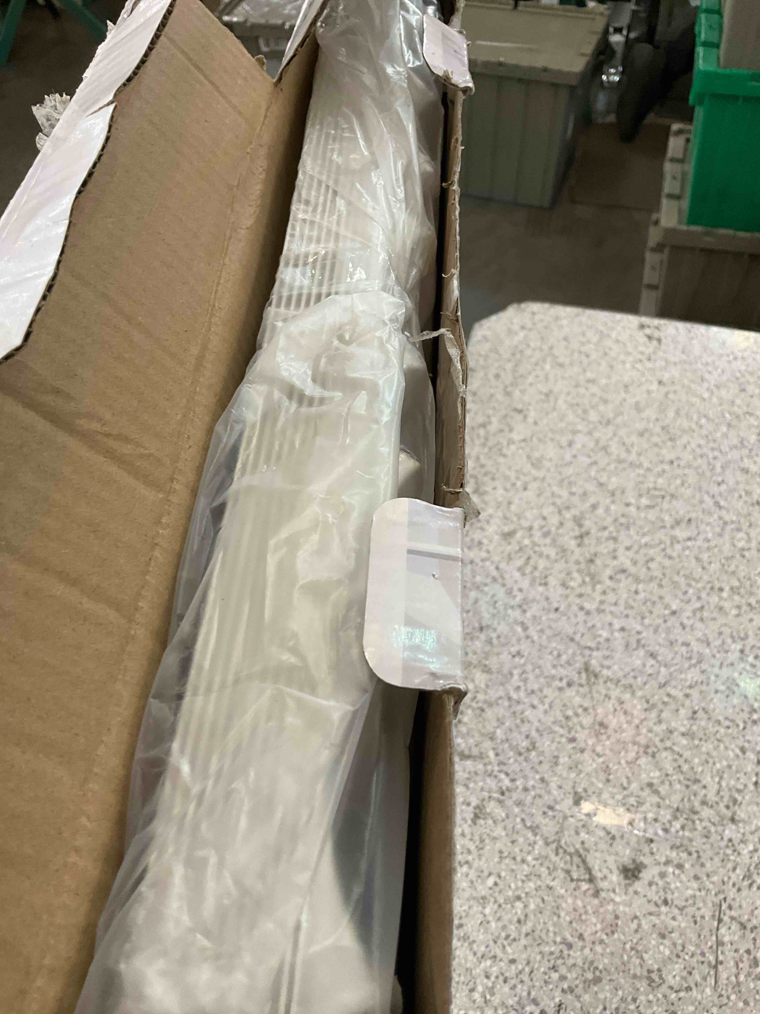 https://s3.amazonaws.com/lotting-images-prod/BargainHunt/EXS01098742_1716224776024.jpeg