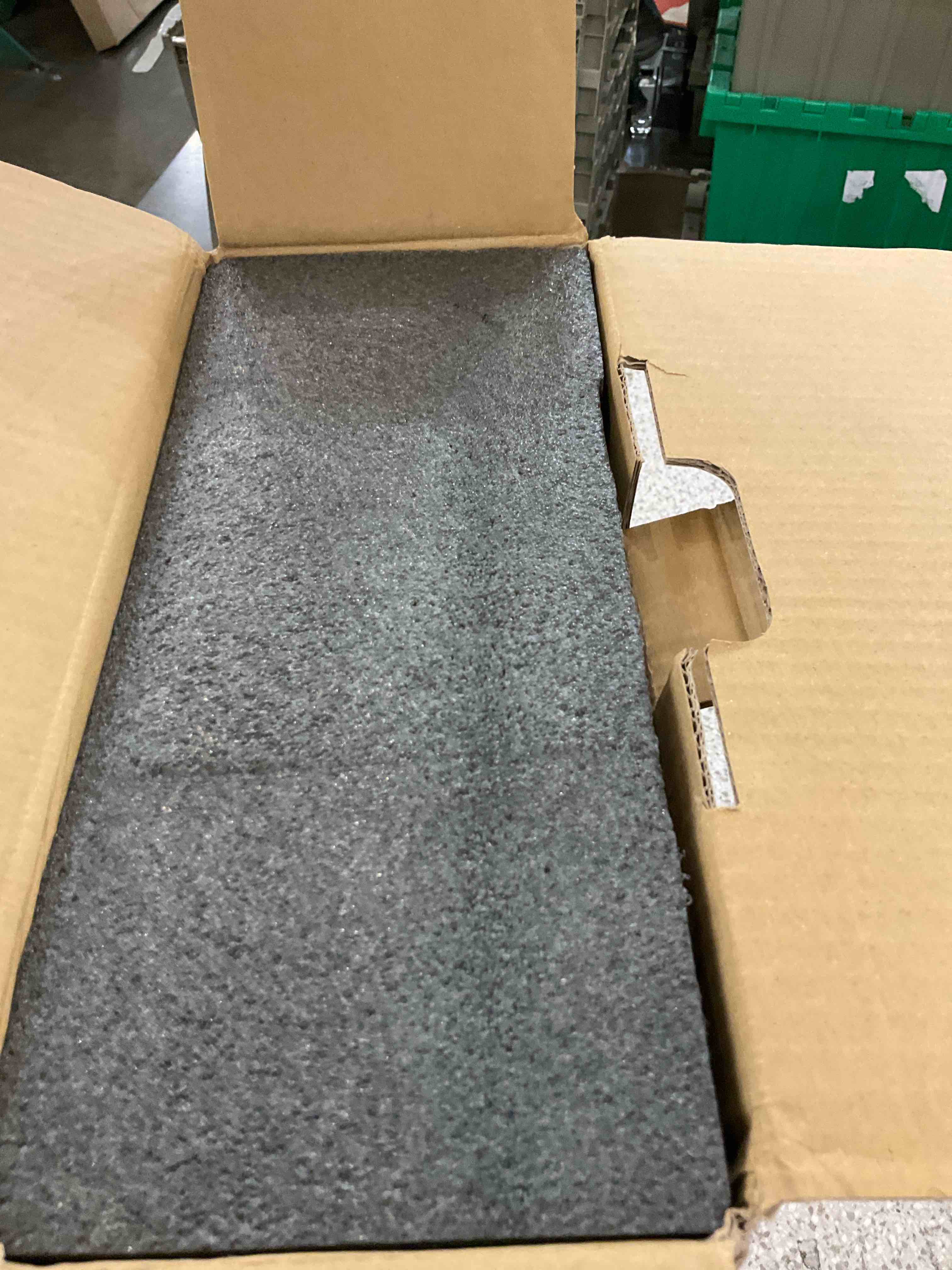 https://s3.amazonaws.com/lotting-images-prod/BargainHunt/EXS01098777_1716230247970.jpeg