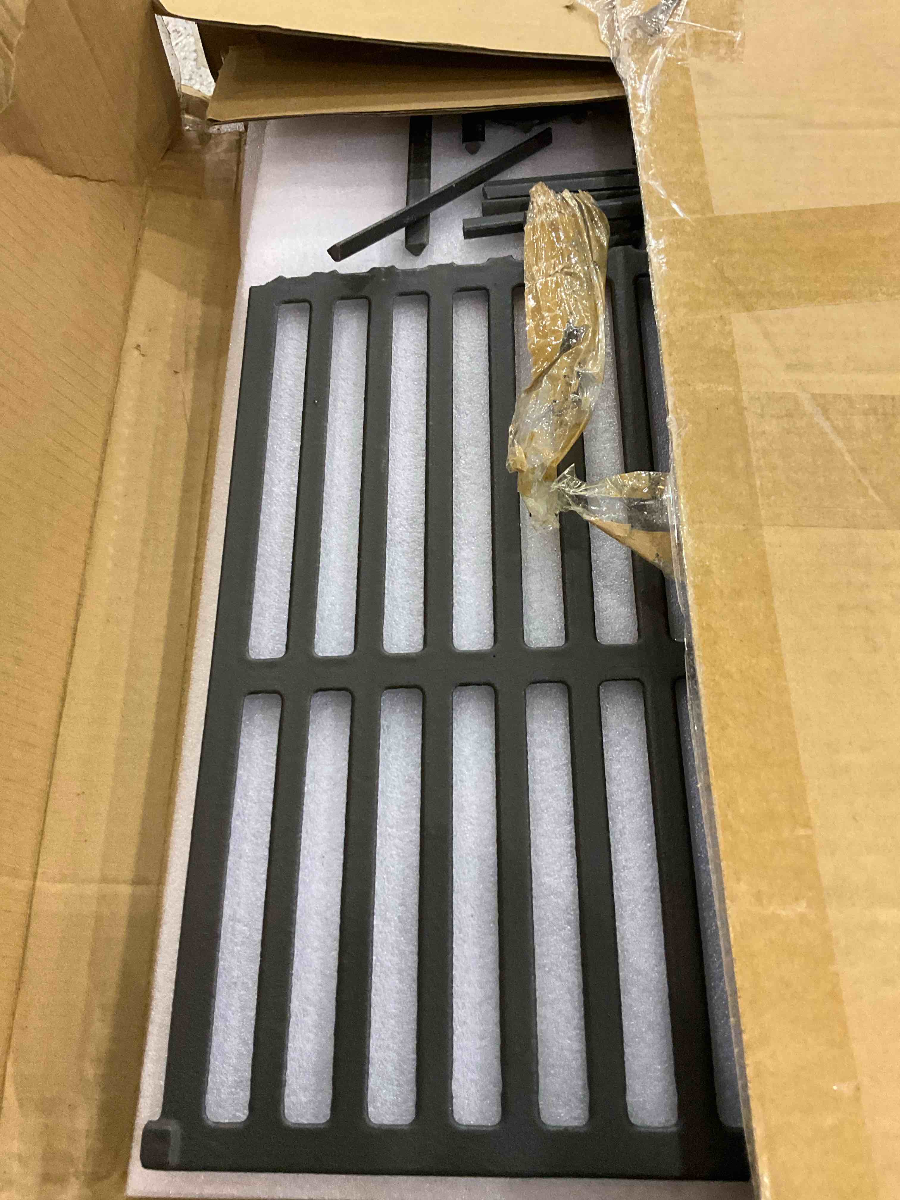 https://s3.amazonaws.com/lotting-images-prod/BargainHunt/EXS01098845_1716298067361.jpeg