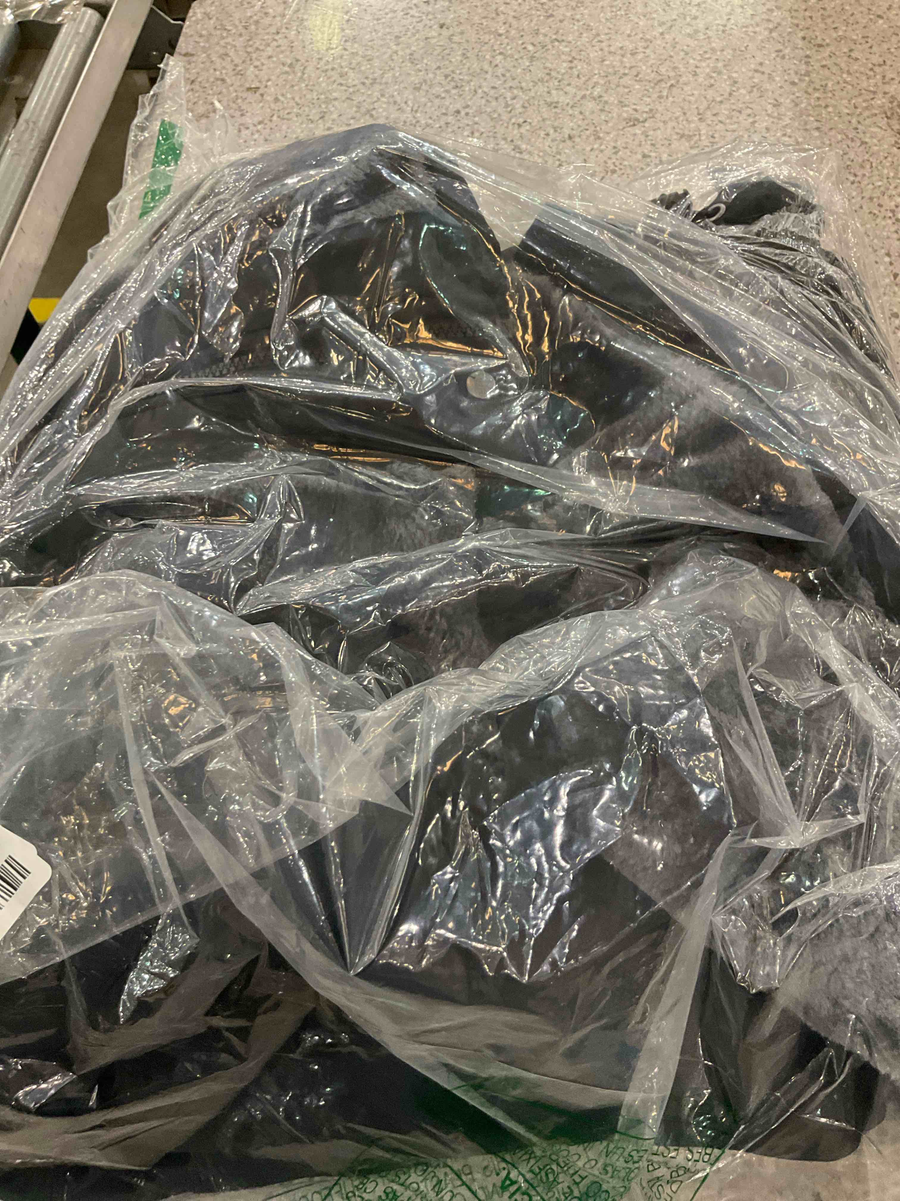 https://s3.amazonaws.com/lotting-images-prod/BargainHunt/EXS01098901_1716304290053.jpeg