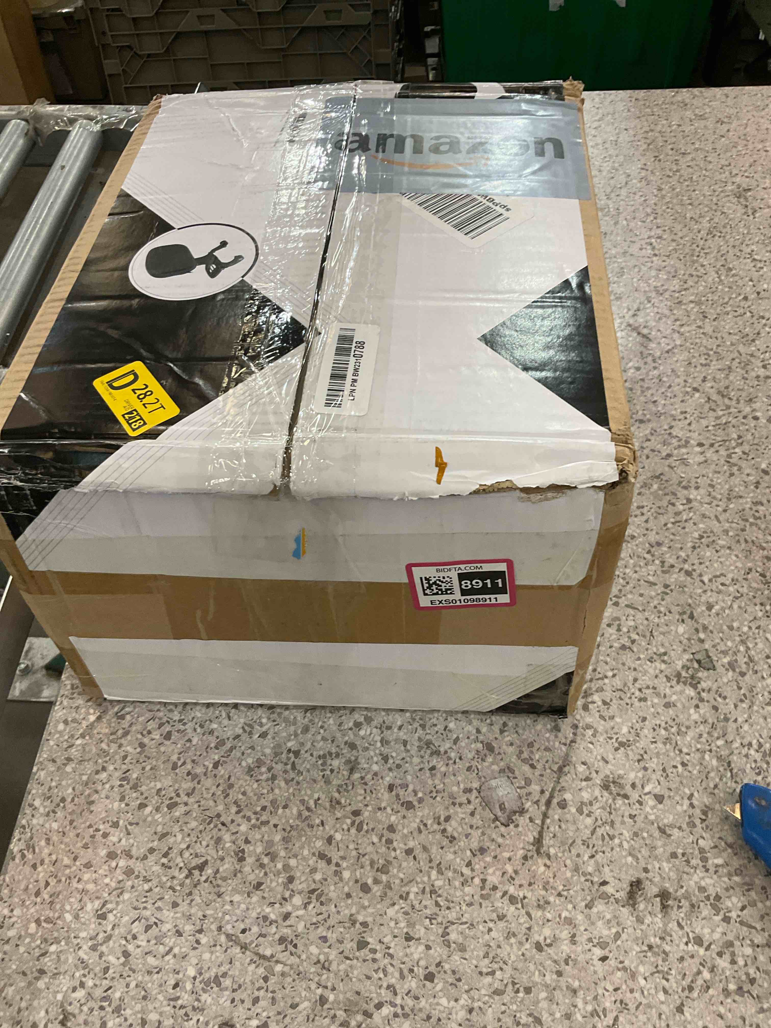 https://s3.amazonaws.com/lotting-images-prod/BargainHunt/EXS01098911_1716305006389.jpeg