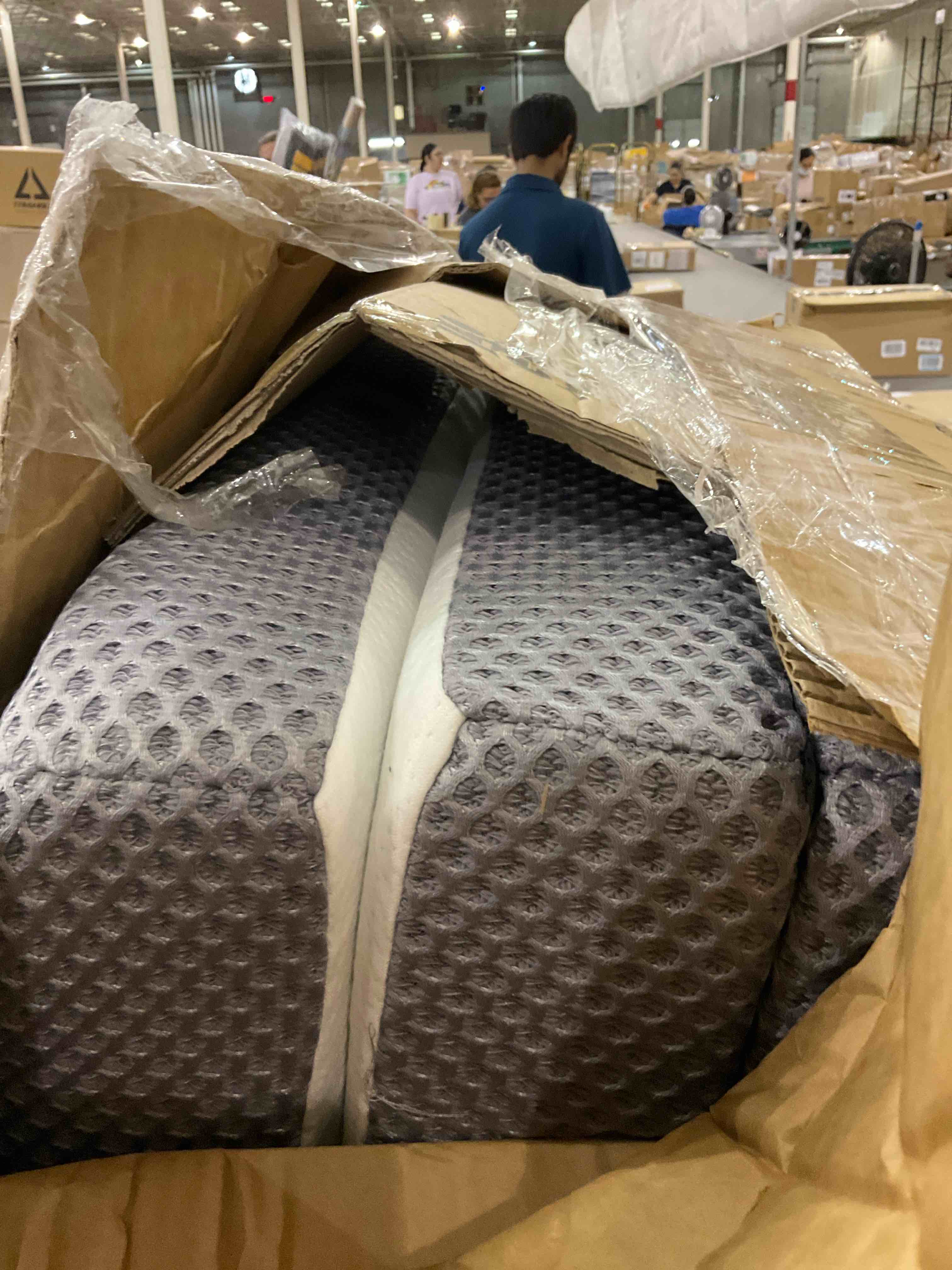 https://s3.amazonaws.com/lotting-images-prod/BargainHunt/EXS01098999_1716380563147.jpeg