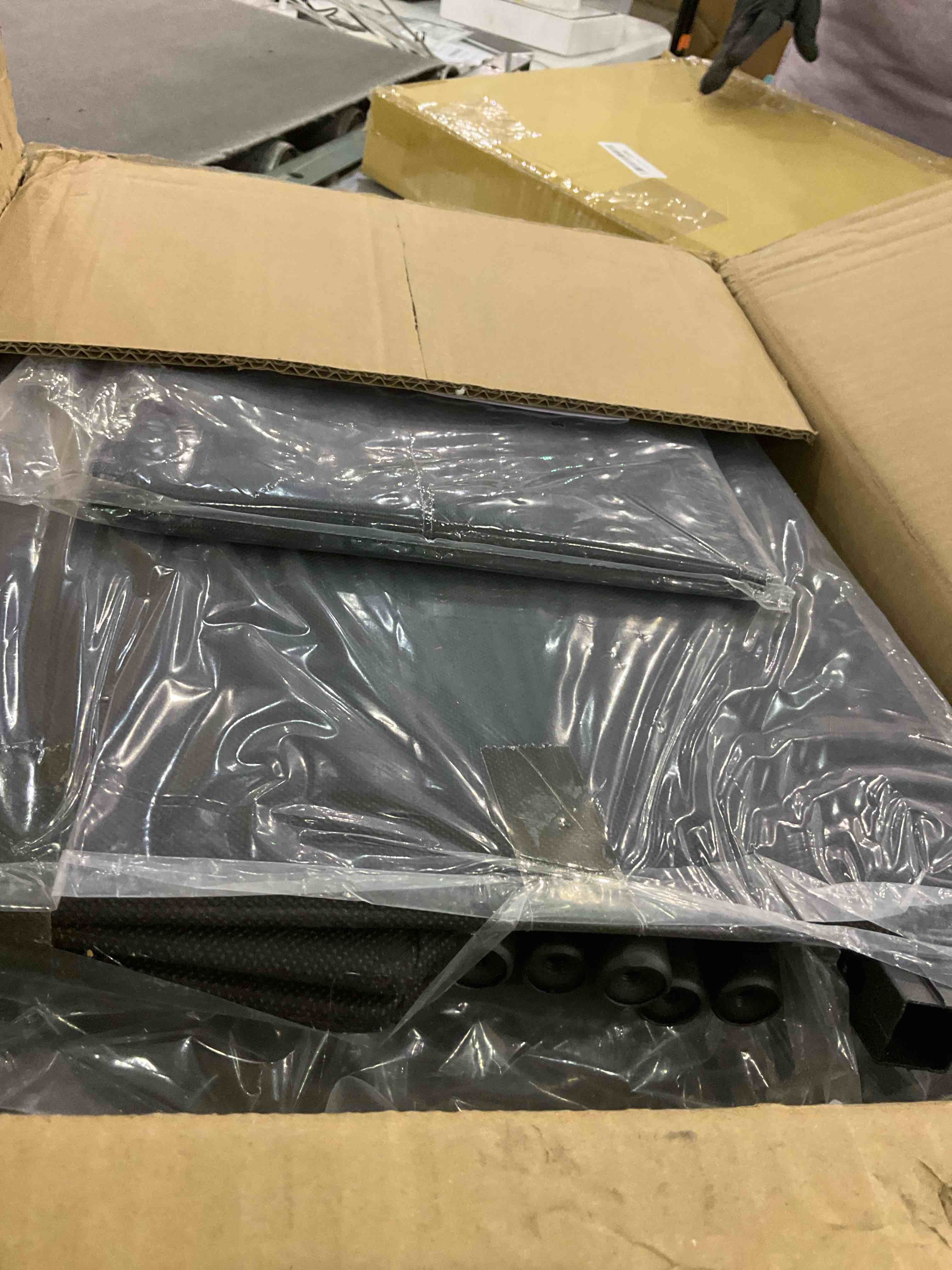 https://s3.amazonaws.com/lotting-images-prod/BargainHunt/EXS01099508_1708434747143.jpeg