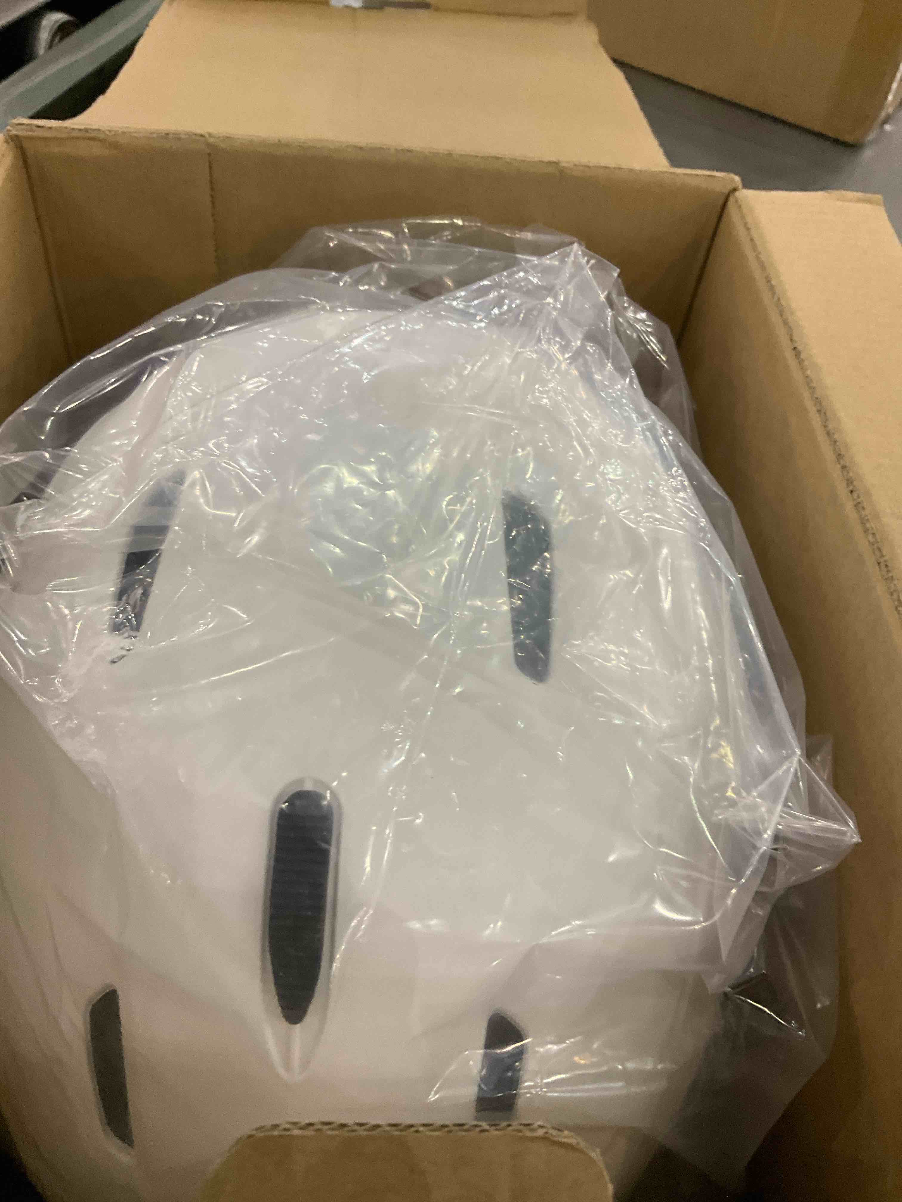https://s3.amazonaws.com/lotting-images-prod/BargainHunt/EXS01099525_1708436155847.jpeg