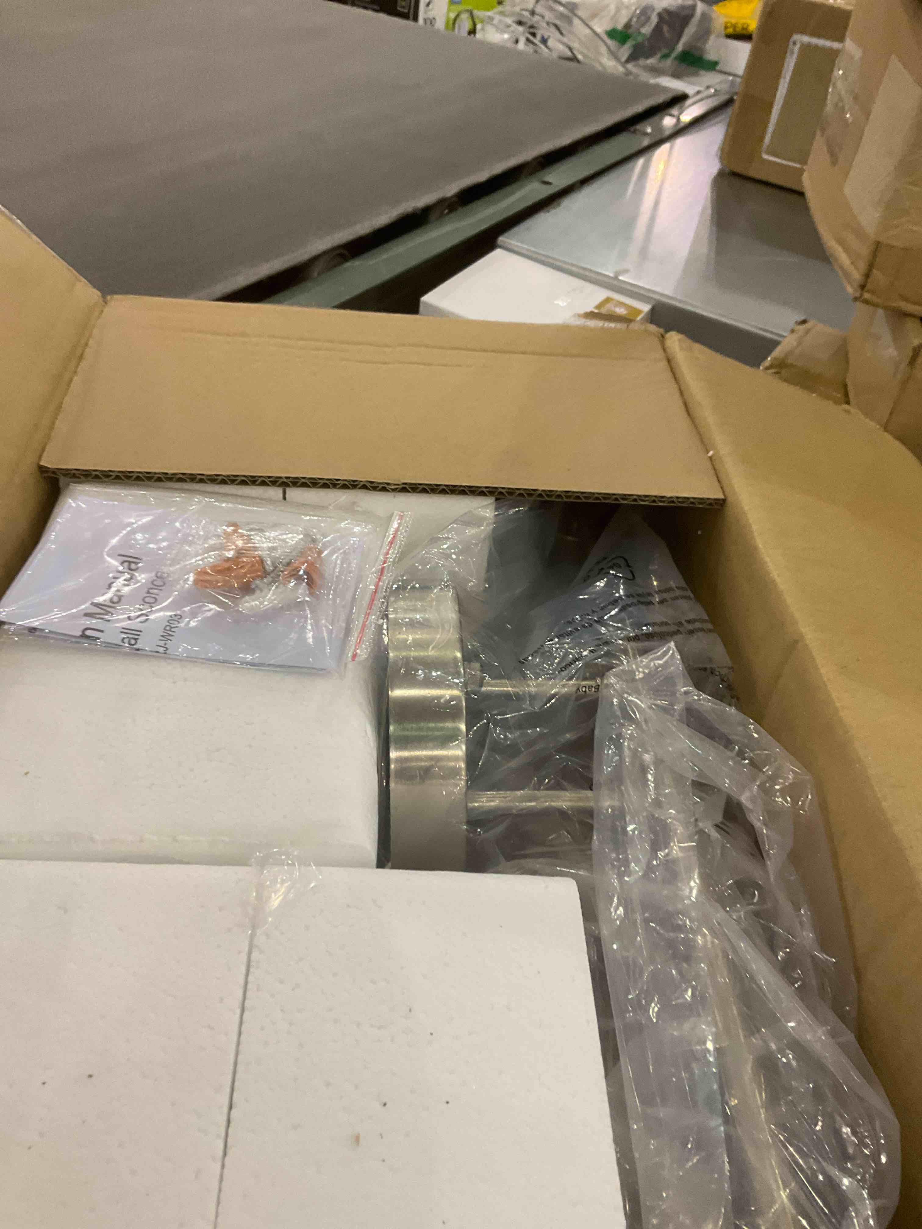 https://s3.amazonaws.com/lotting-images-prod/BargainHunt/EXS01099757_1708523148424.jpeg