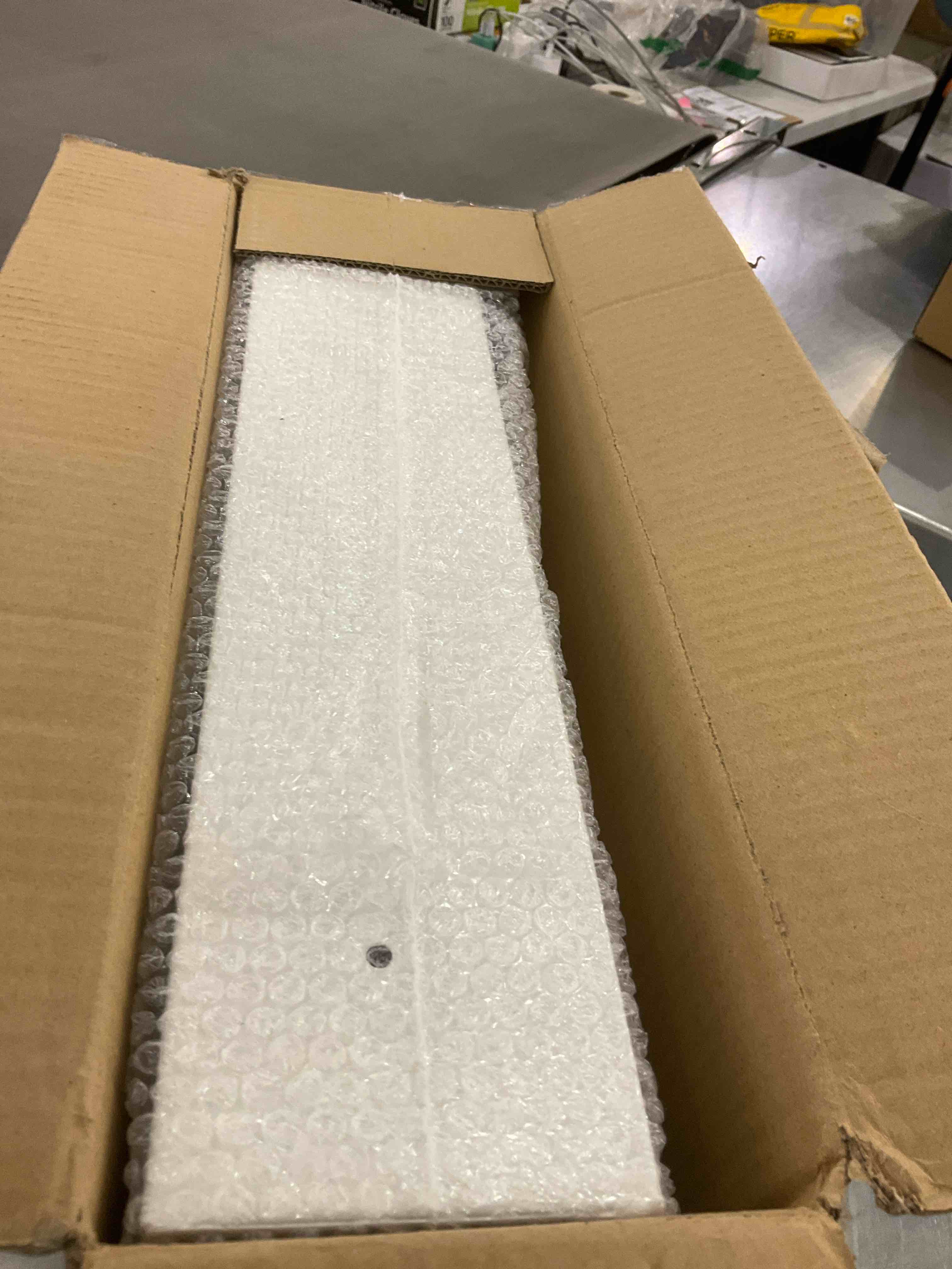 https://s3.amazonaws.com/lotting-images-prod/BargainHunt/EXS01099772_1708526680271.jpeg