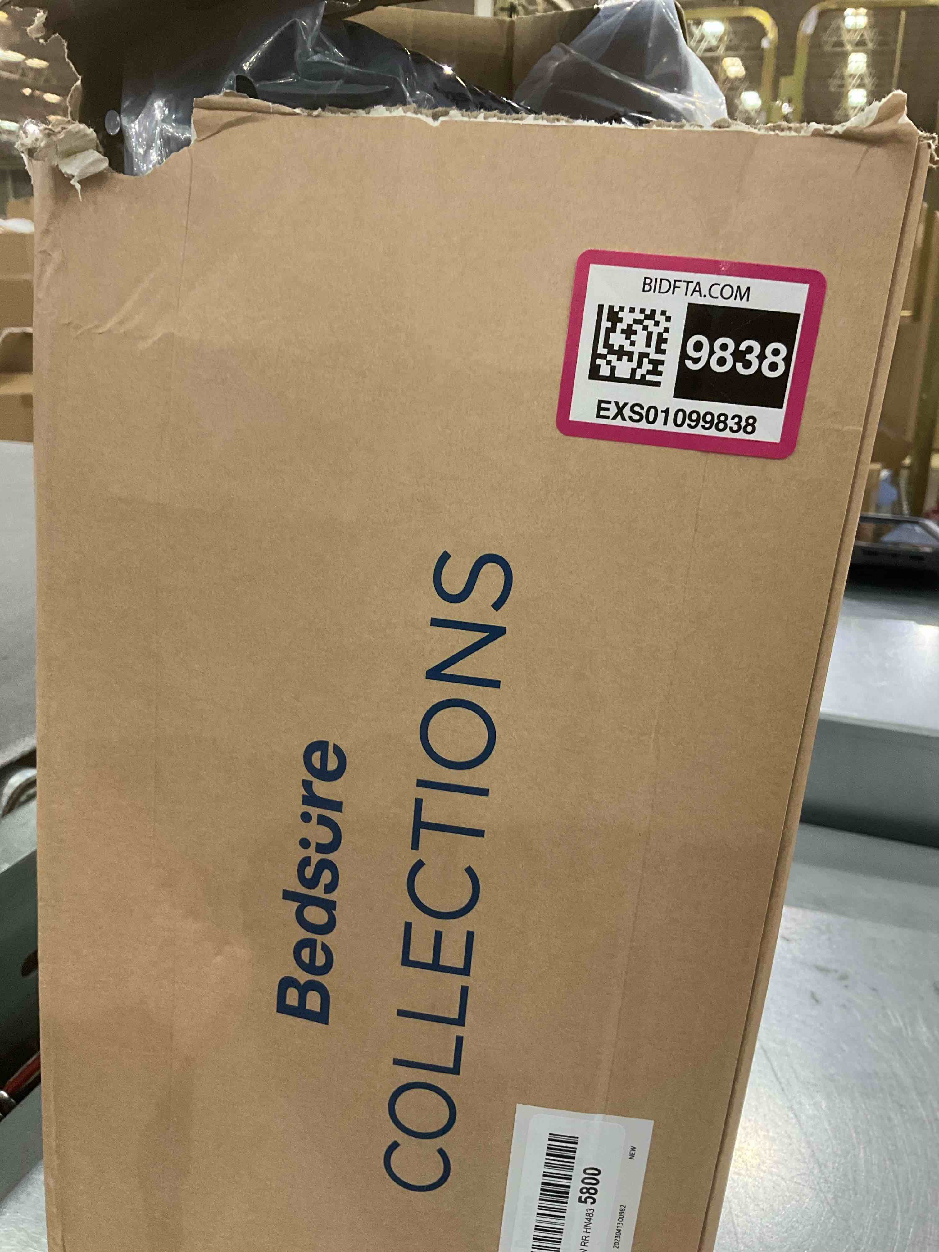 https://s3.amazonaws.com/lotting-images-prod/BargainHunt/EXS01099838_1708532851374.jpeg