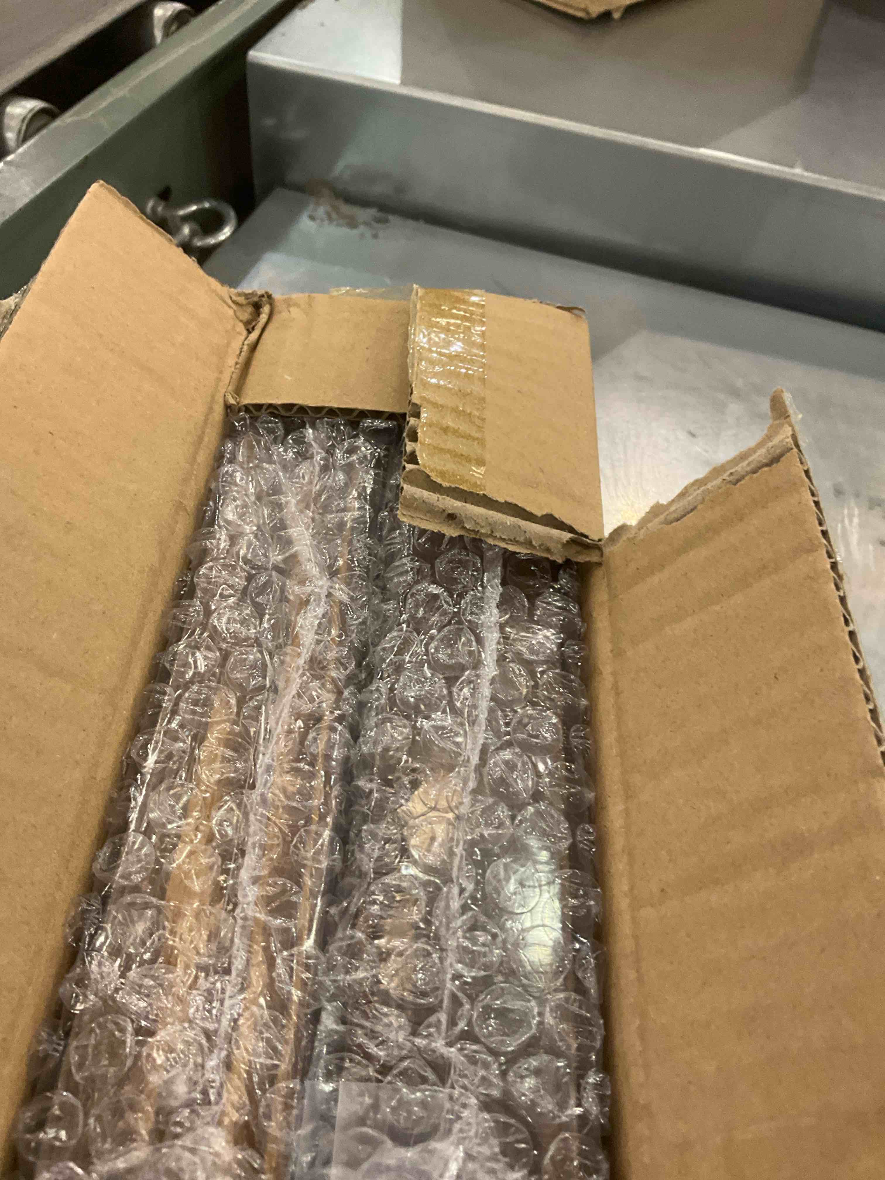 https://s3.amazonaws.com/lotting-images-prod/BargainHunt/EXS01099839_1708532801735.jpeg