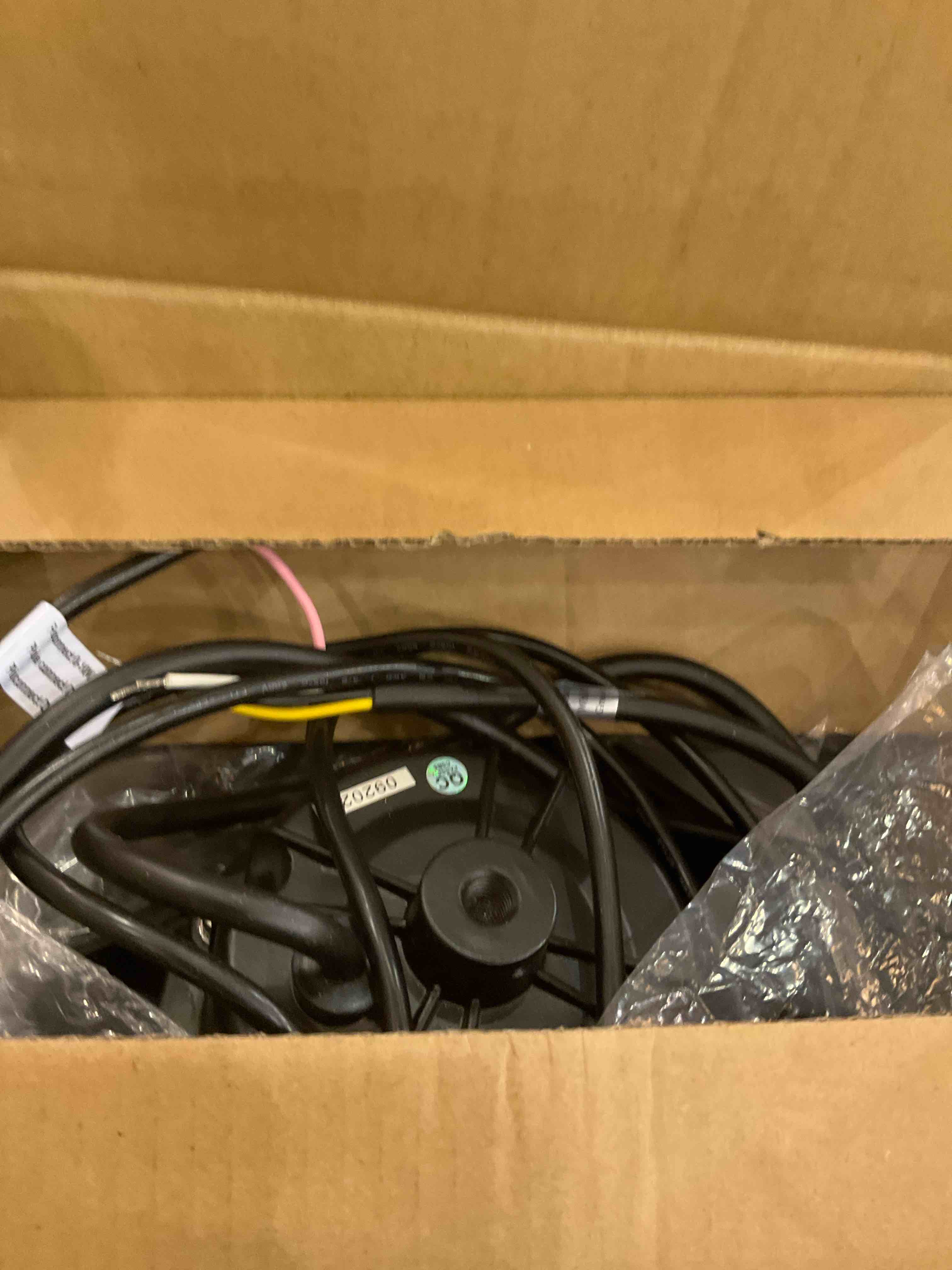 https://s3.amazonaws.com/lotting-images-prod/BargainHunt/EXS01099893_1708543983085.jpeg