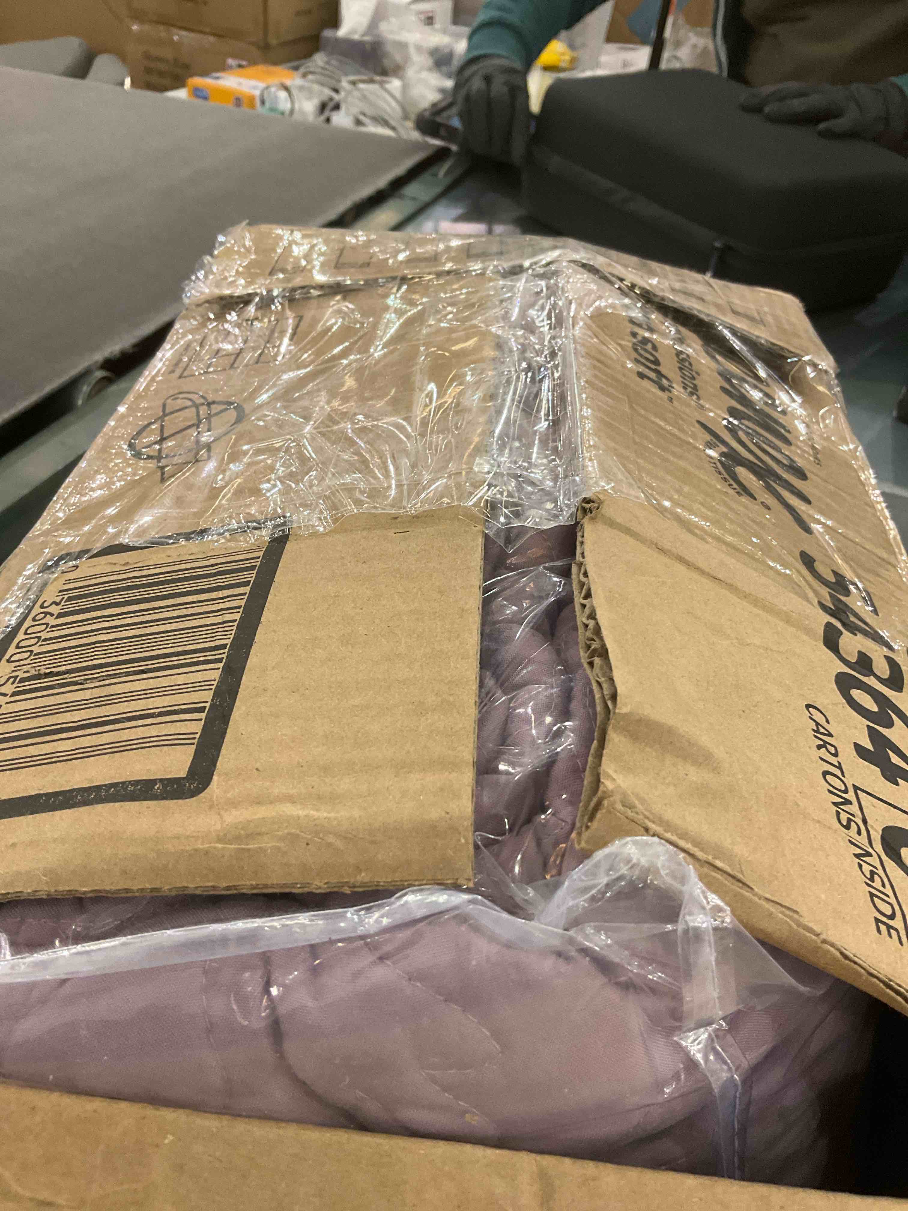 https://s3.amazonaws.com/lotting-images-prod/BargainHunt/EXS01099911_1708545620852.jpeg