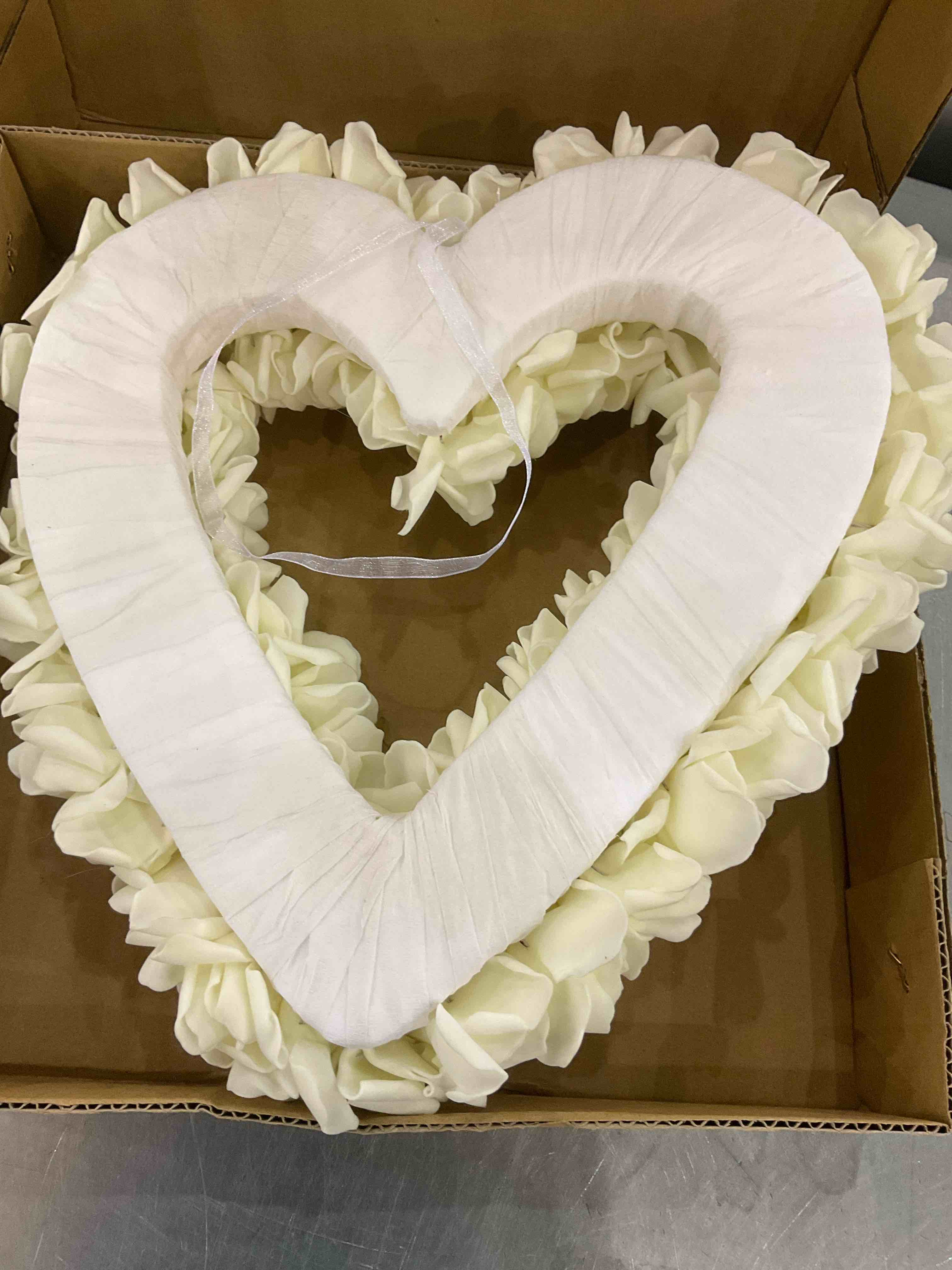 Yawwind 13 Inches Valentine’s Day Wreath,Artificial Heart-Shaped Wreath Rose Petal Wreaths for Front Door,Valentine’s Day Anniversary Wedding Party Dinner Decorations (Cream)