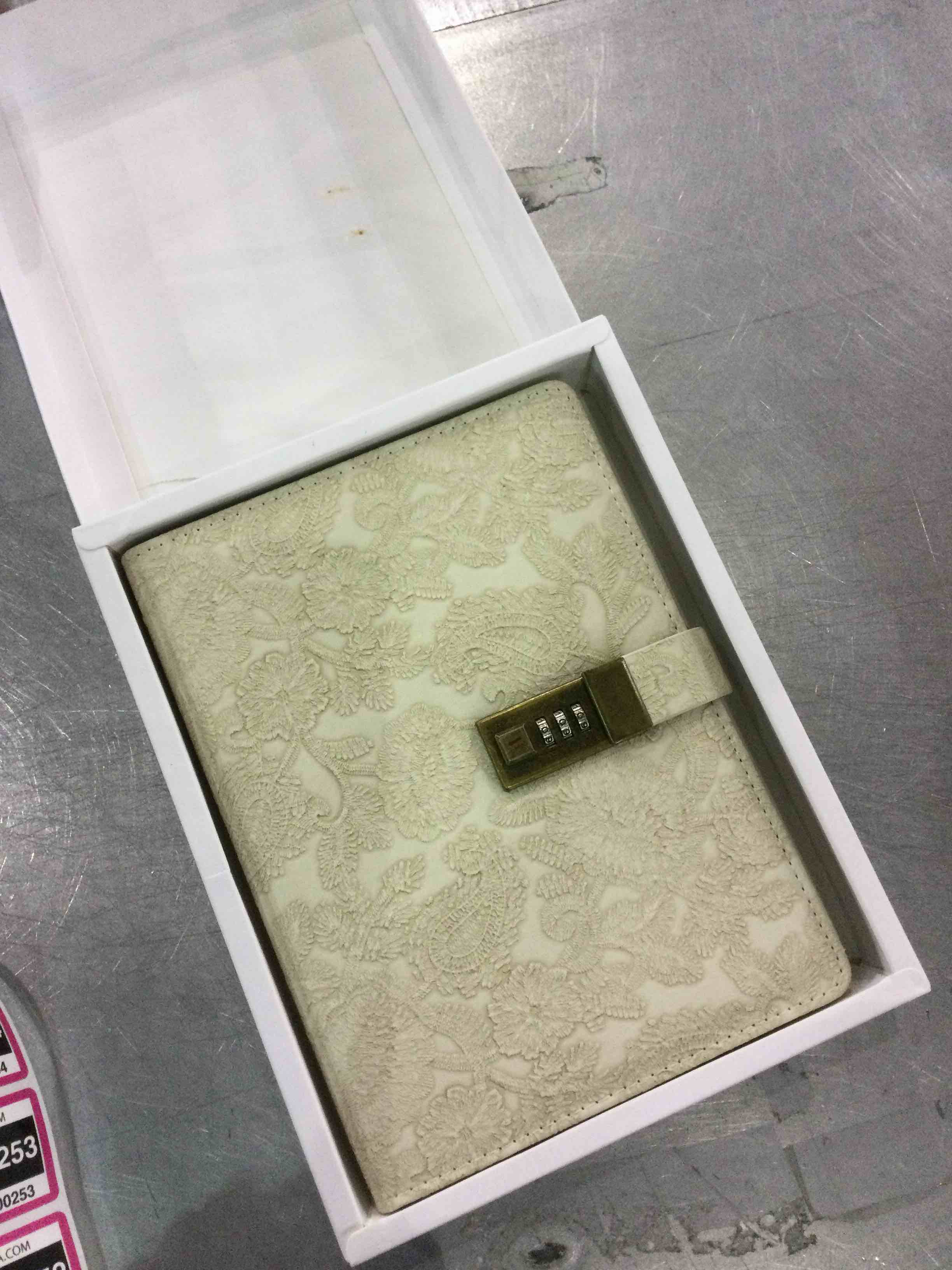 https://s3.amazonaws.com/lotting-images-prod/BargainHunt/EXS01100252_1706791376065.jpeg