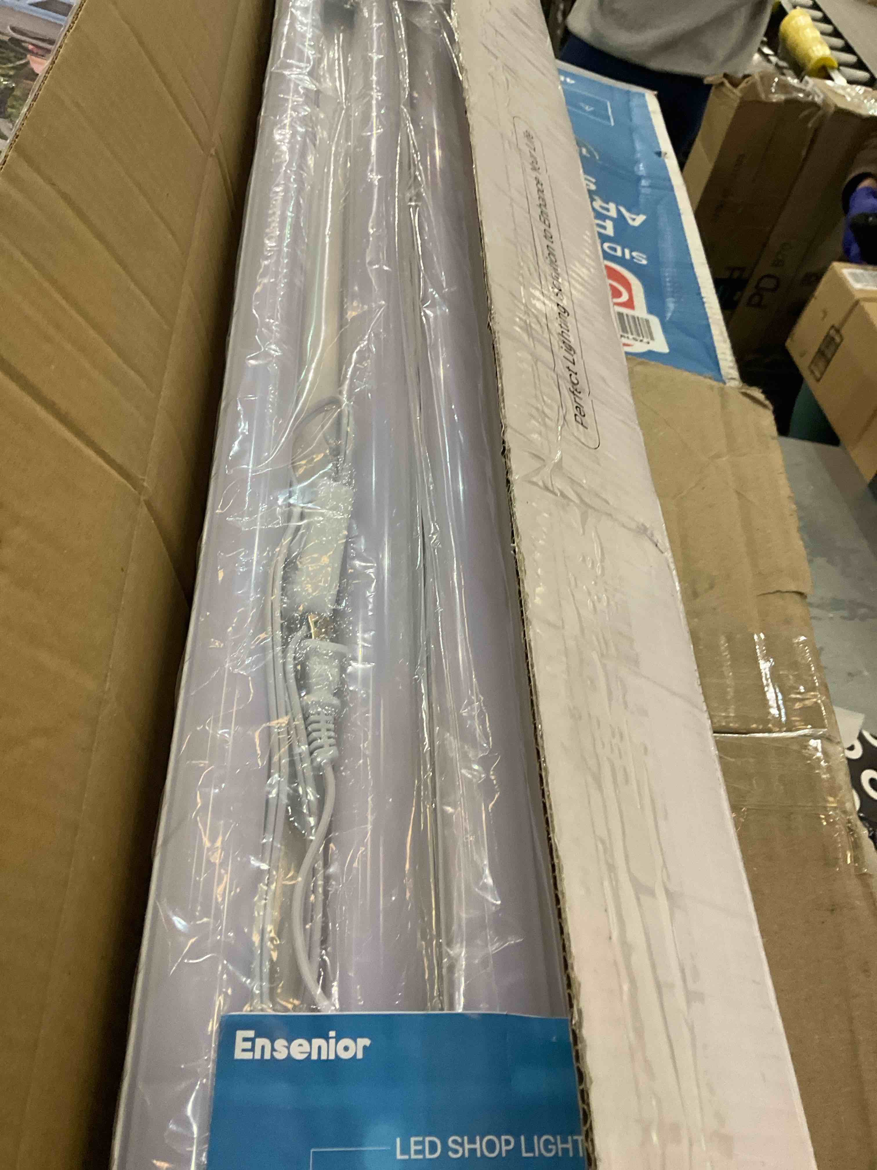 https://s3.amazonaws.com/lotting-images-prod/BargainHunt/EXS01100601_1708539542836.jpeg
