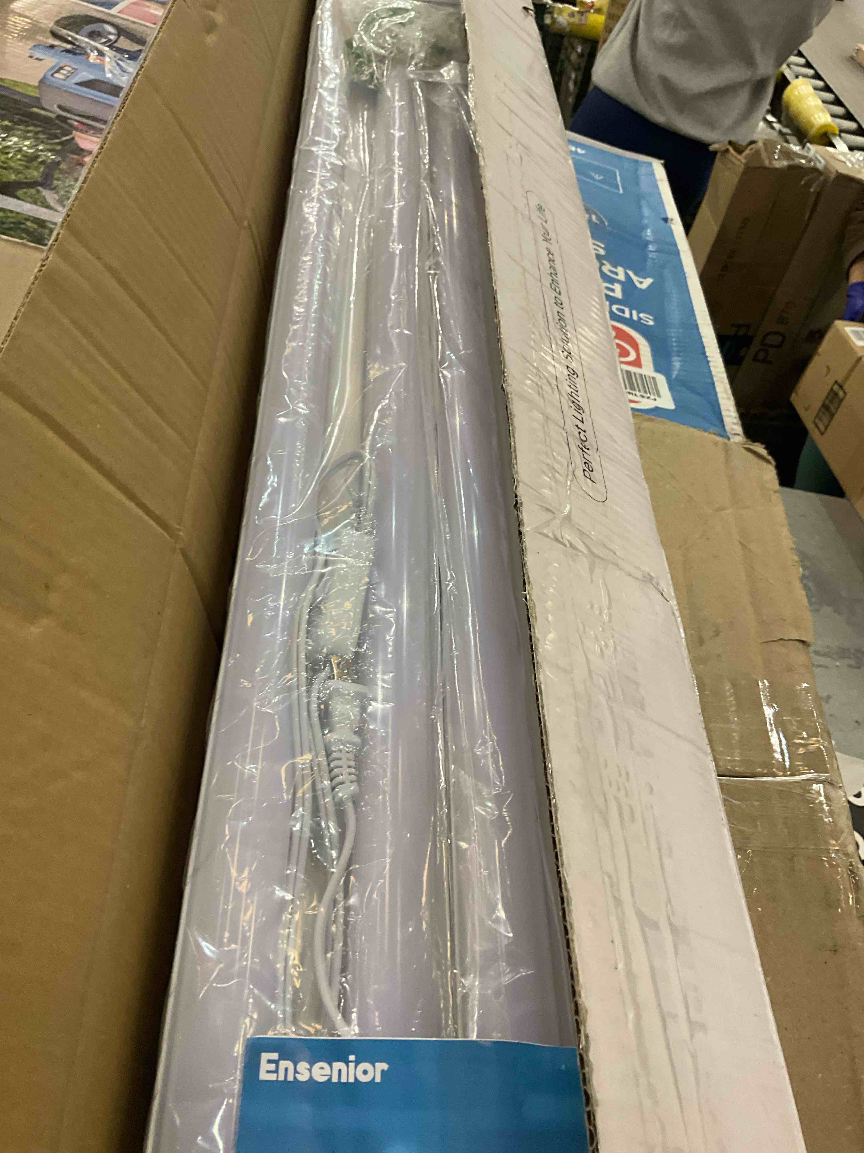 https://s3.amazonaws.com/lotting-images-prod/BargainHunt/EXS01100601_1708539544094.jpeg
