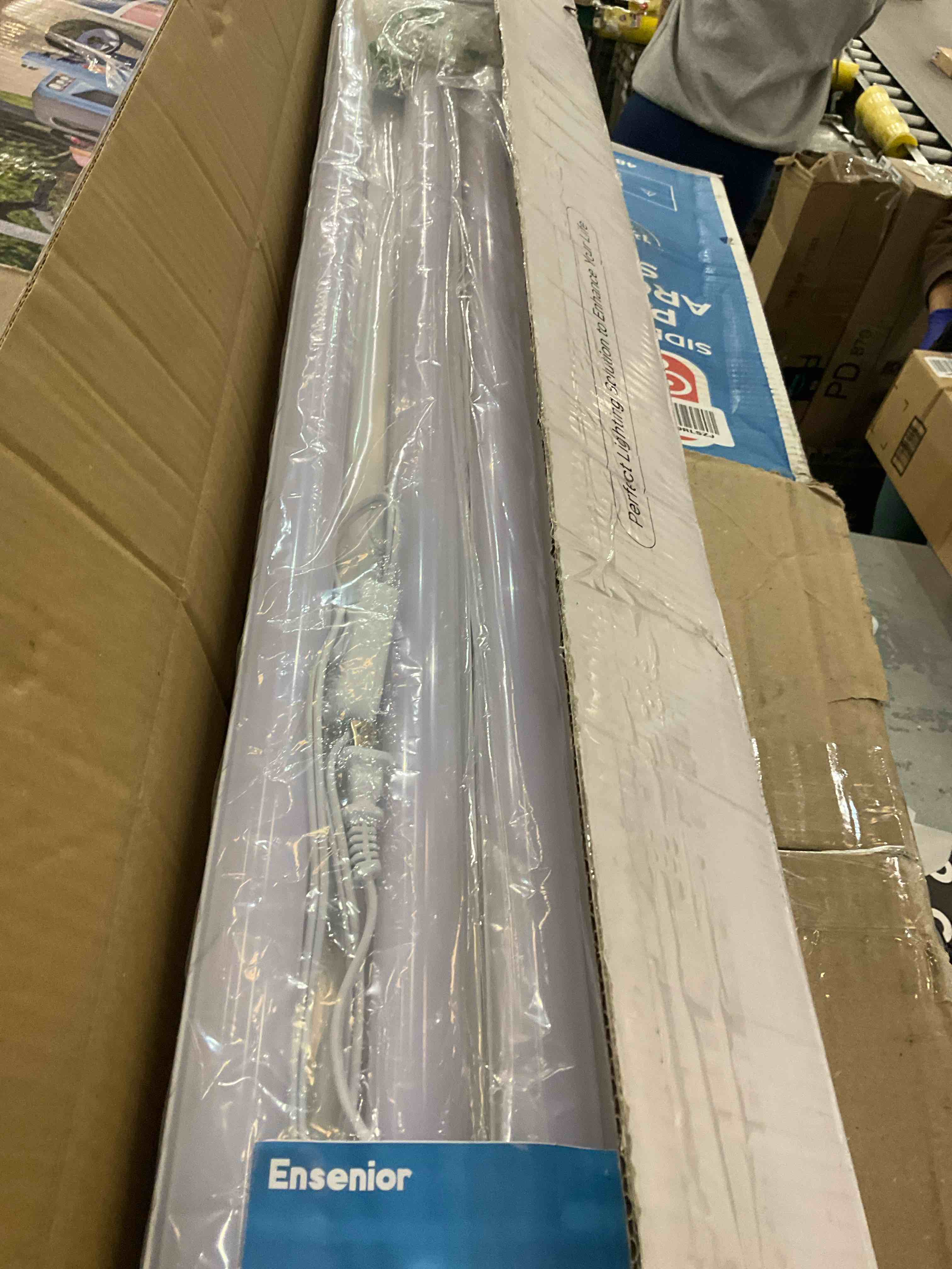https://s3.amazonaws.com/lotting-images-prod/BargainHunt/EXS01100601_1708539545130.jpeg