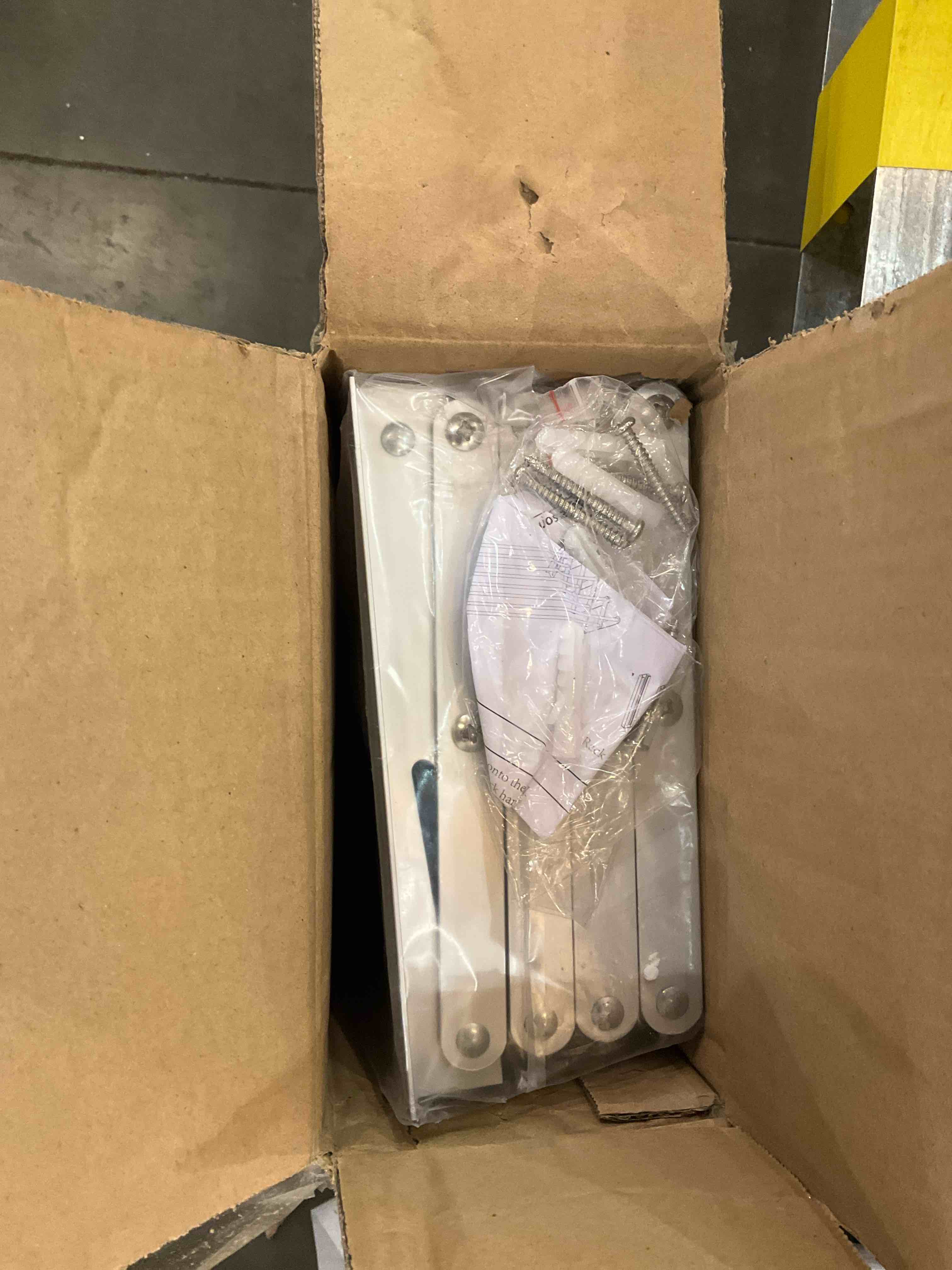 https://s3.amazonaws.com/lotting-images-prod/BargainHunt/EXS01100643_1708545855394.jpeg