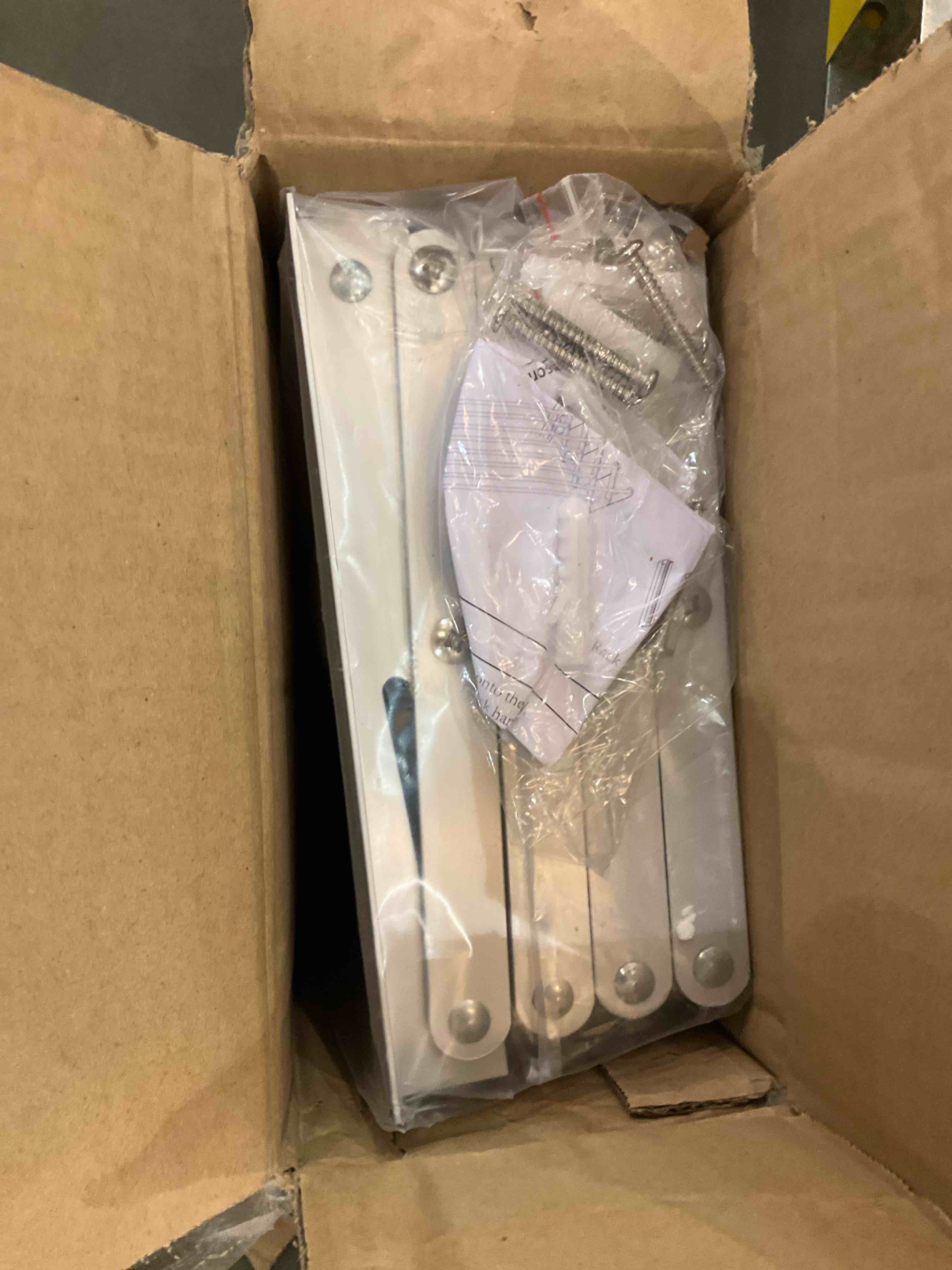 https://s3.amazonaws.com/lotting-images-prod/BargainHunt/EXS01100643_1708545858142.jpeg
