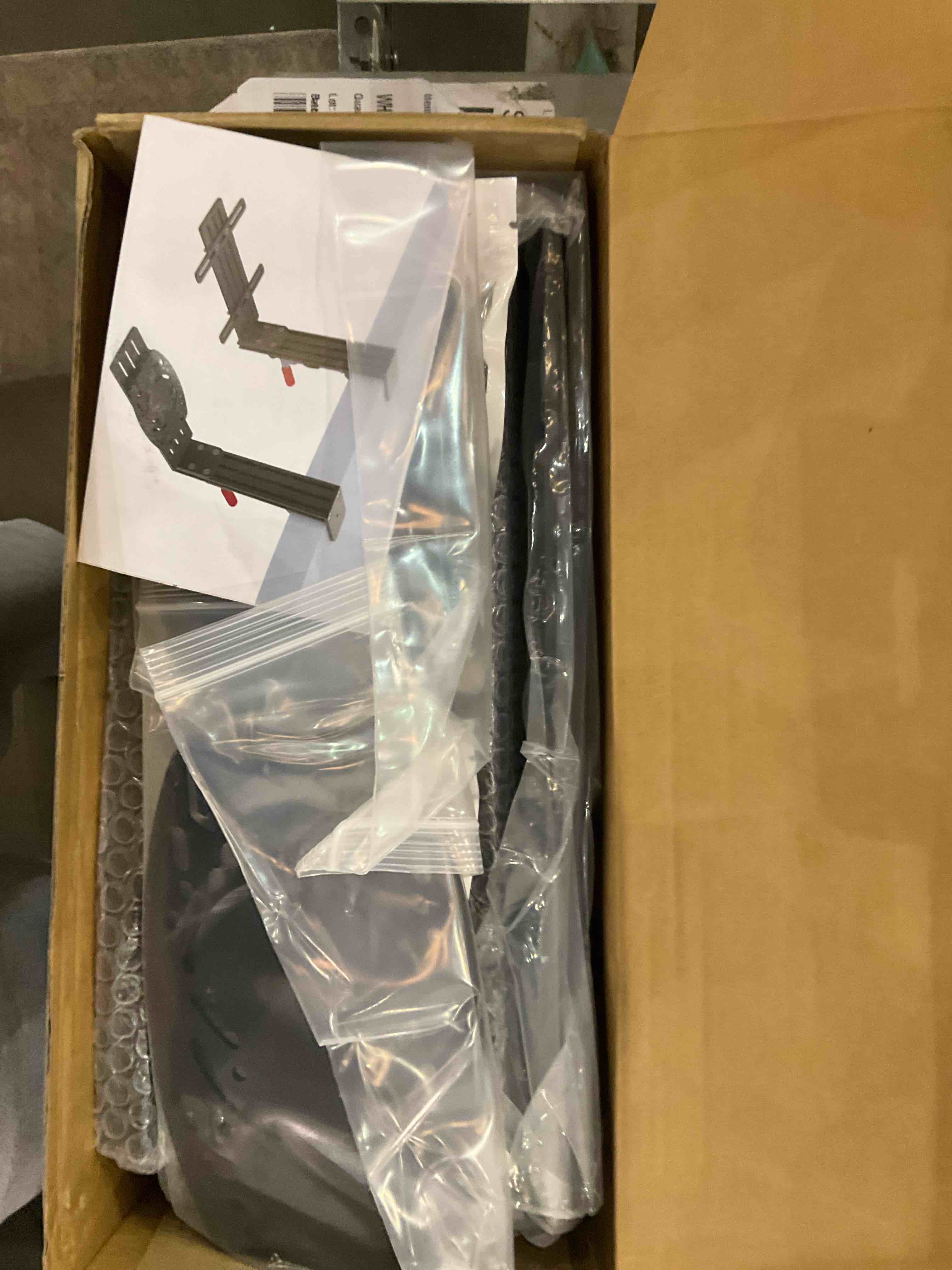 https://s3.amazonaws.com/lotting-images-prod/BargainHunt/EXS01100695_1708615428232.jpeg
