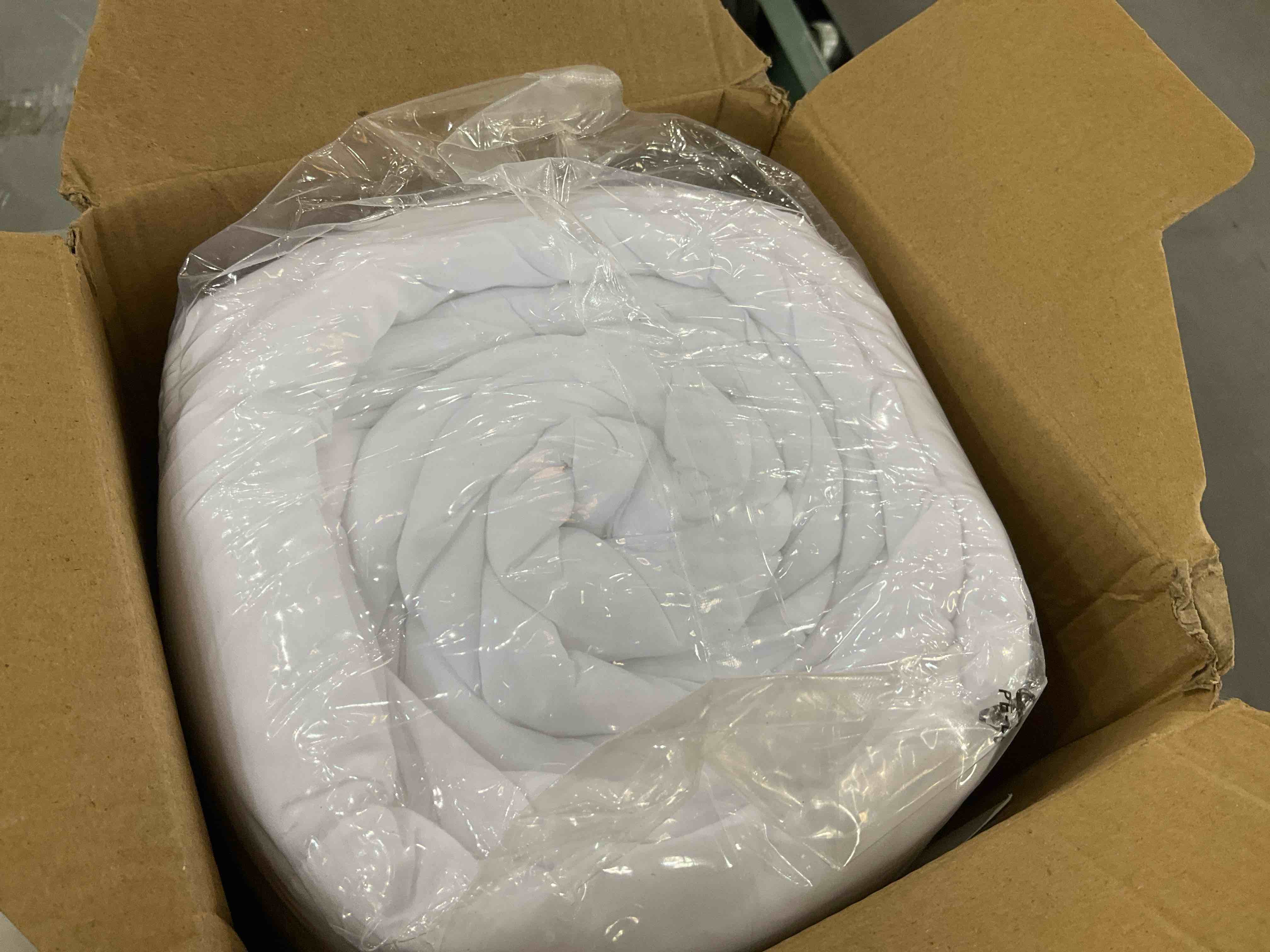 https://s3.amazonaws.com/lotting-images-prod/BargainHunt/EXS01101386_1707328671685.jpeg