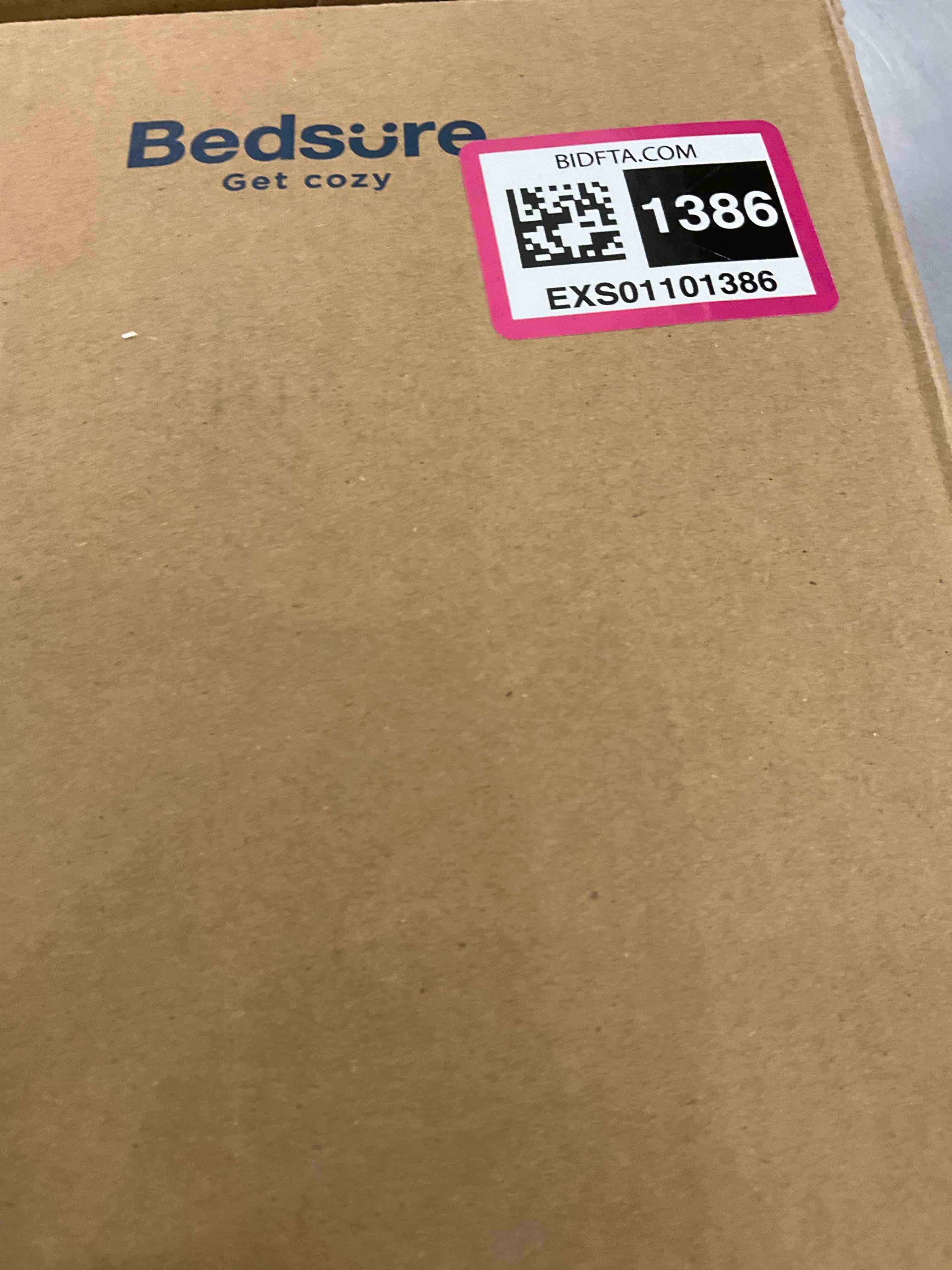 https://s3.amazonaws.com/lotting-images-prod/BargainHunt/EXS01101386_1707328702178.jpeg