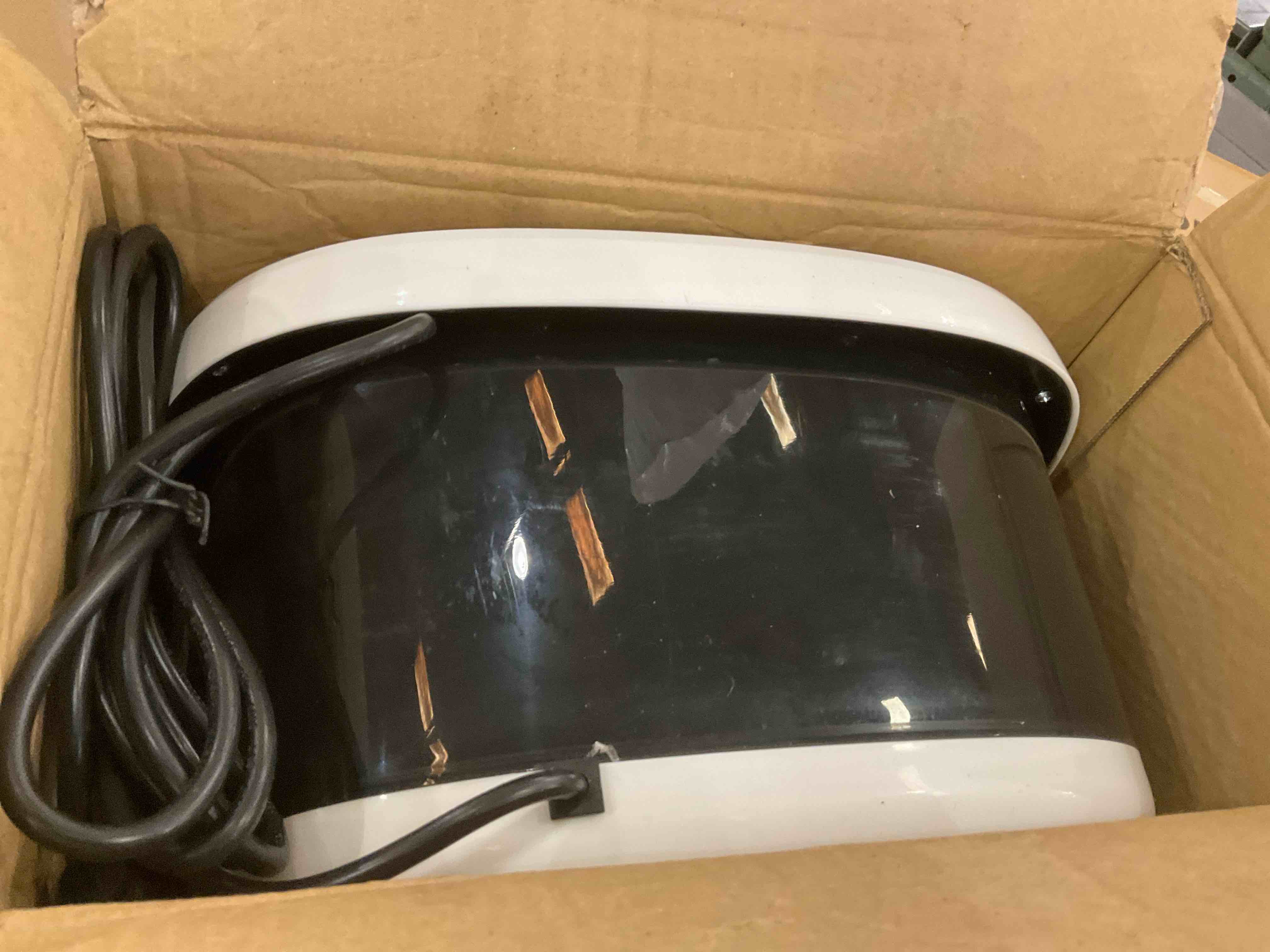 https://s3.amazonaws.com/lotting-images-prod/BargainHunt/EXS01101479_1707422191915.jpeg