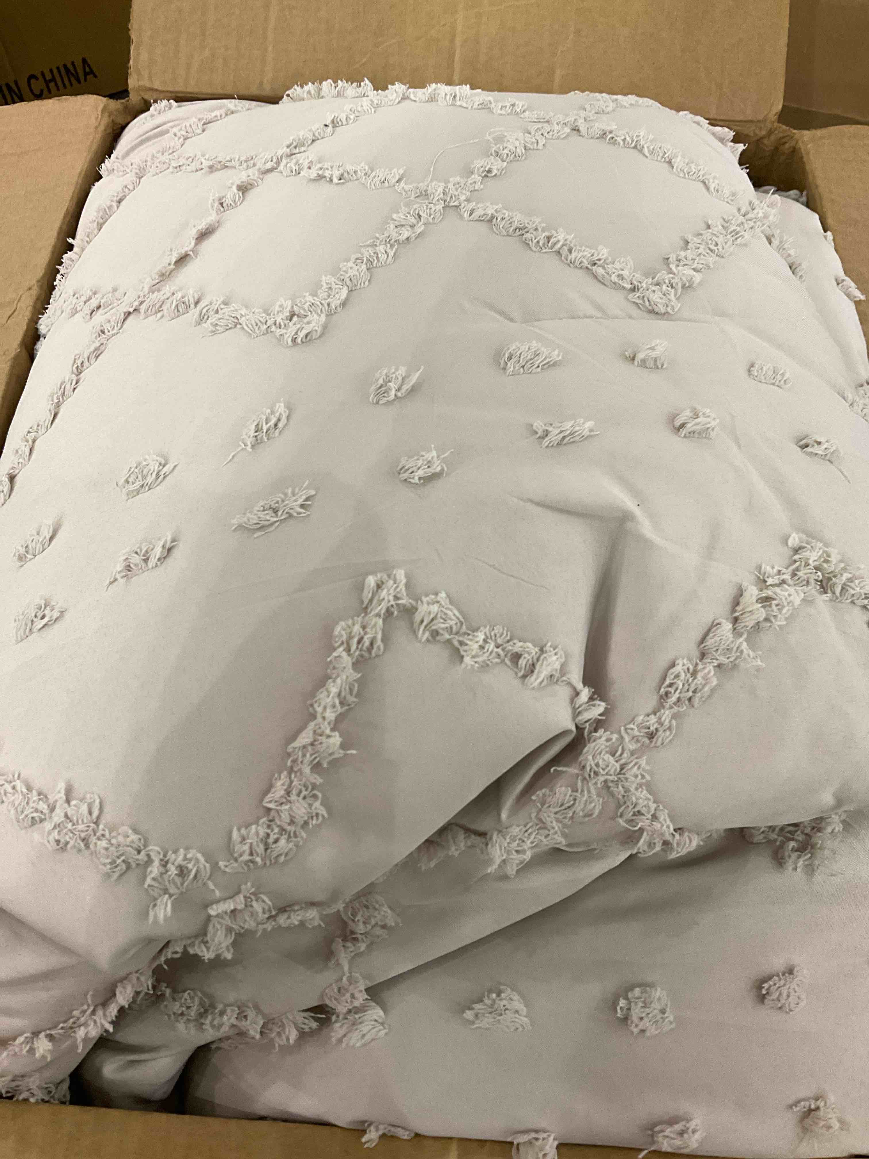 https://s3.amazonaws.com/lotting-images-prod/BargainHunt/EXS01102063_1706718563672.jpeg