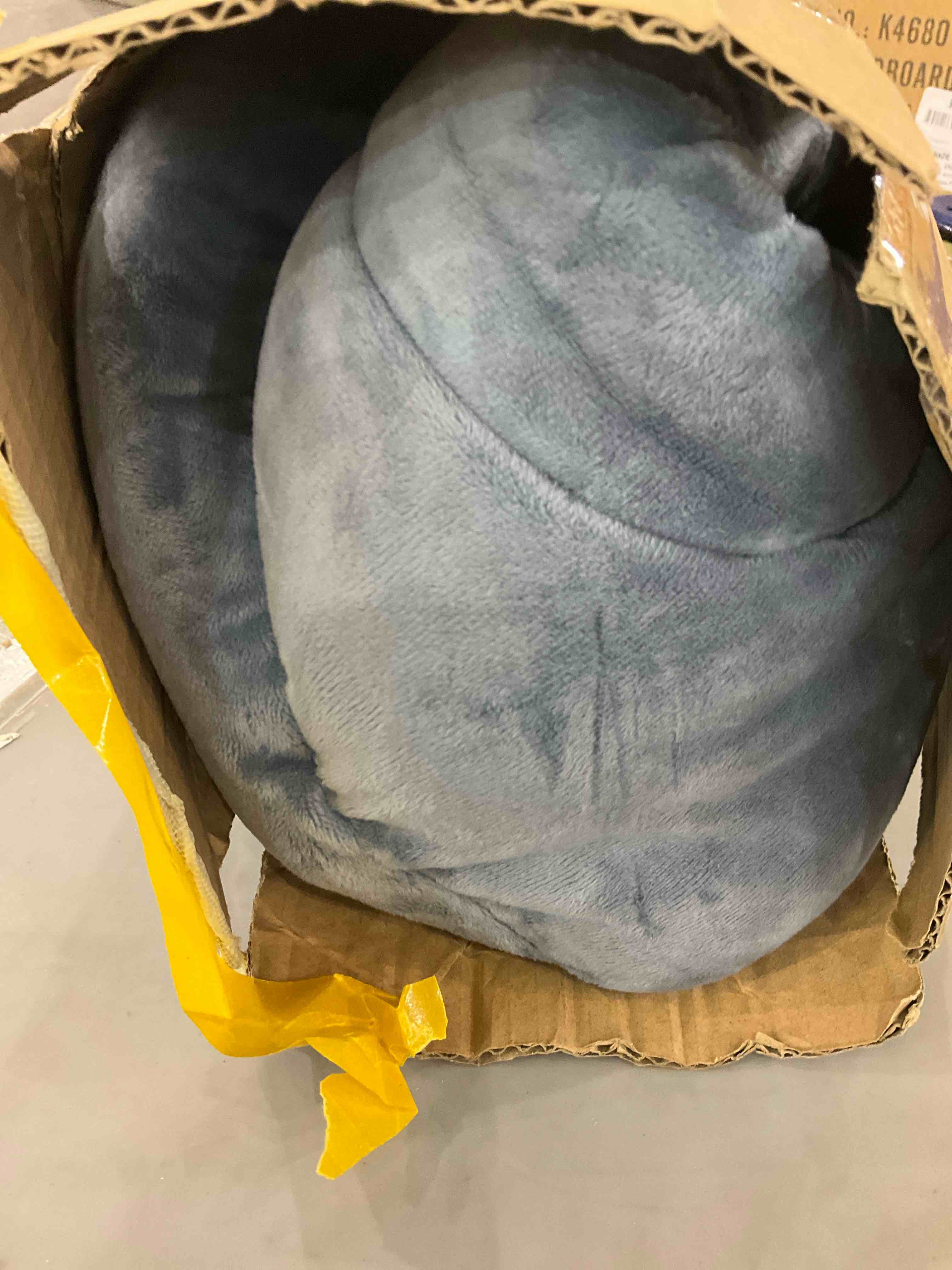 https://s3.amazonaws.com/lotting-images-prod/BargainHunt/EXS01102199_1706804767799.jpeg