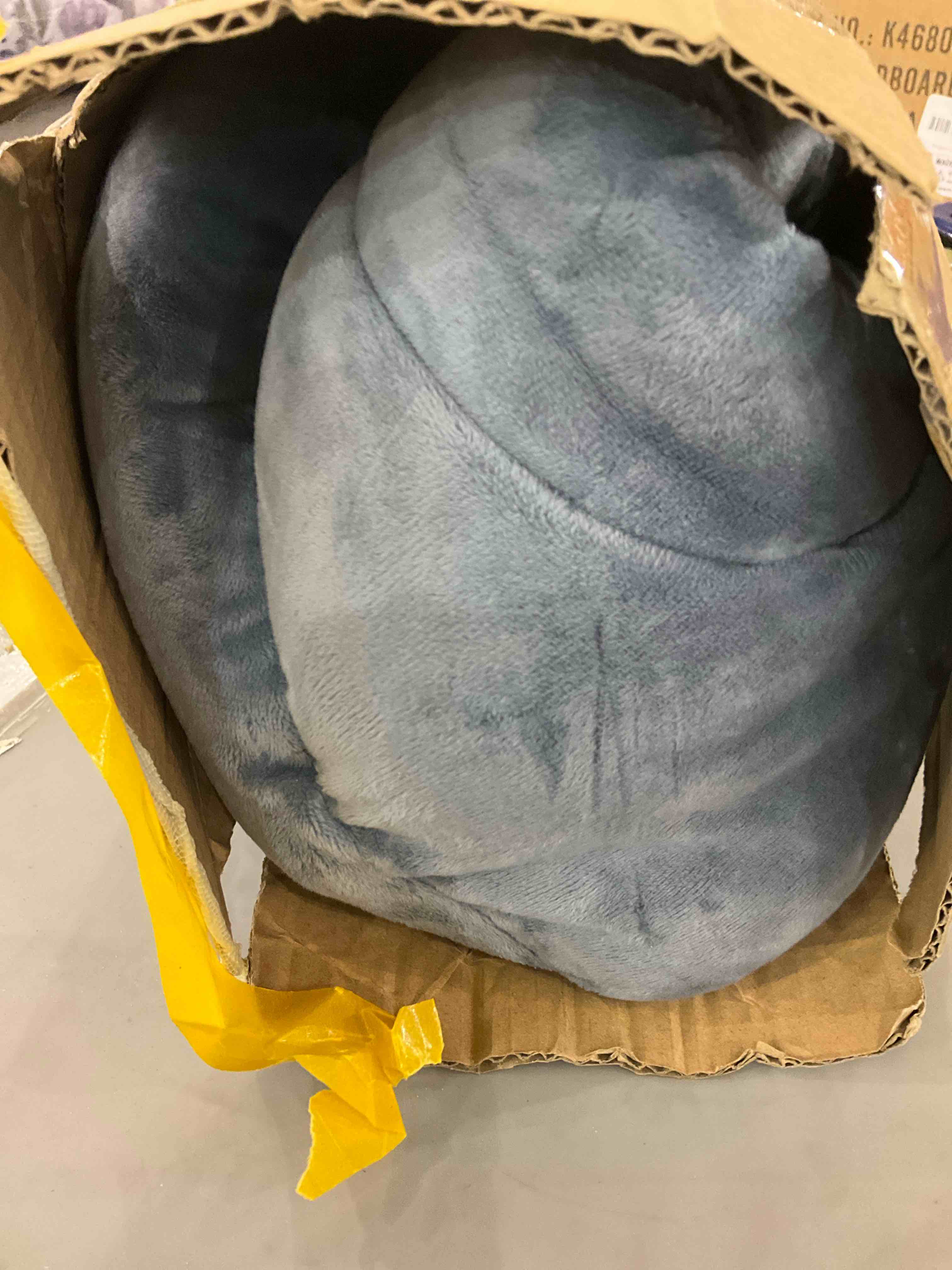 https://s3.amazonaws.com/lotting-images-prod/BargainHunt/EXS01102199_1706804769463.jpeg