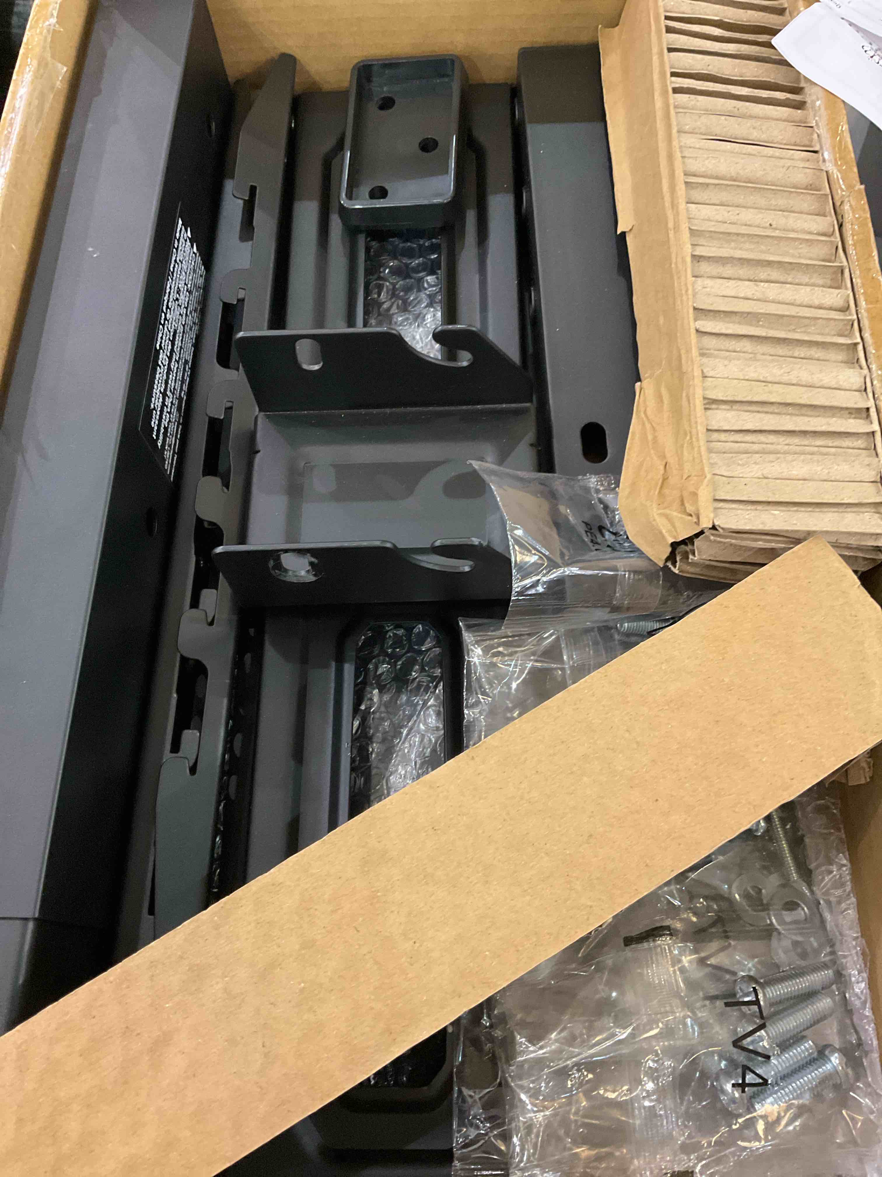 https://s3.amazonaws.com/lotting-images-prod/BargainHunt/EXS01102381_1706897635480.jpeg