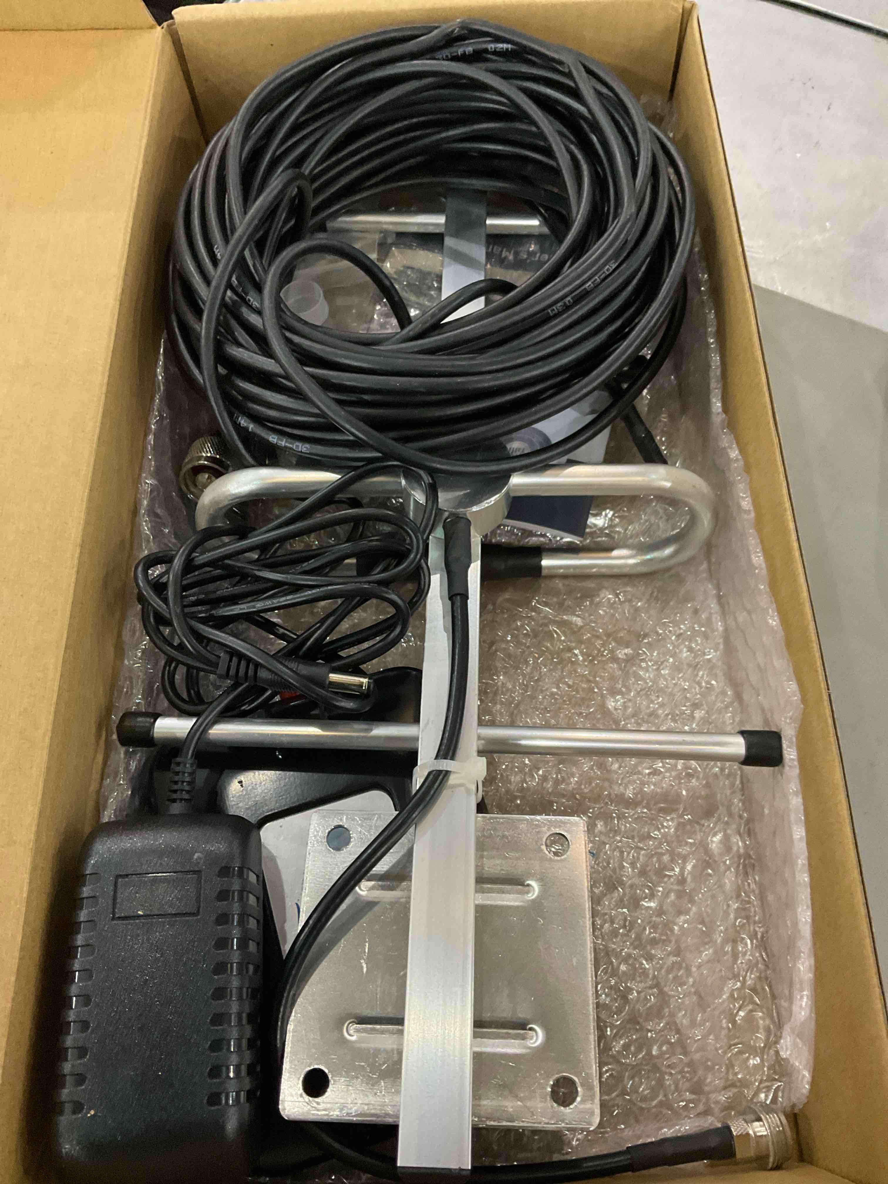 https://s3.amazonaws.com/lotting-images-prod/BargainHunt/EXS01102439_1707146222261.jpeg